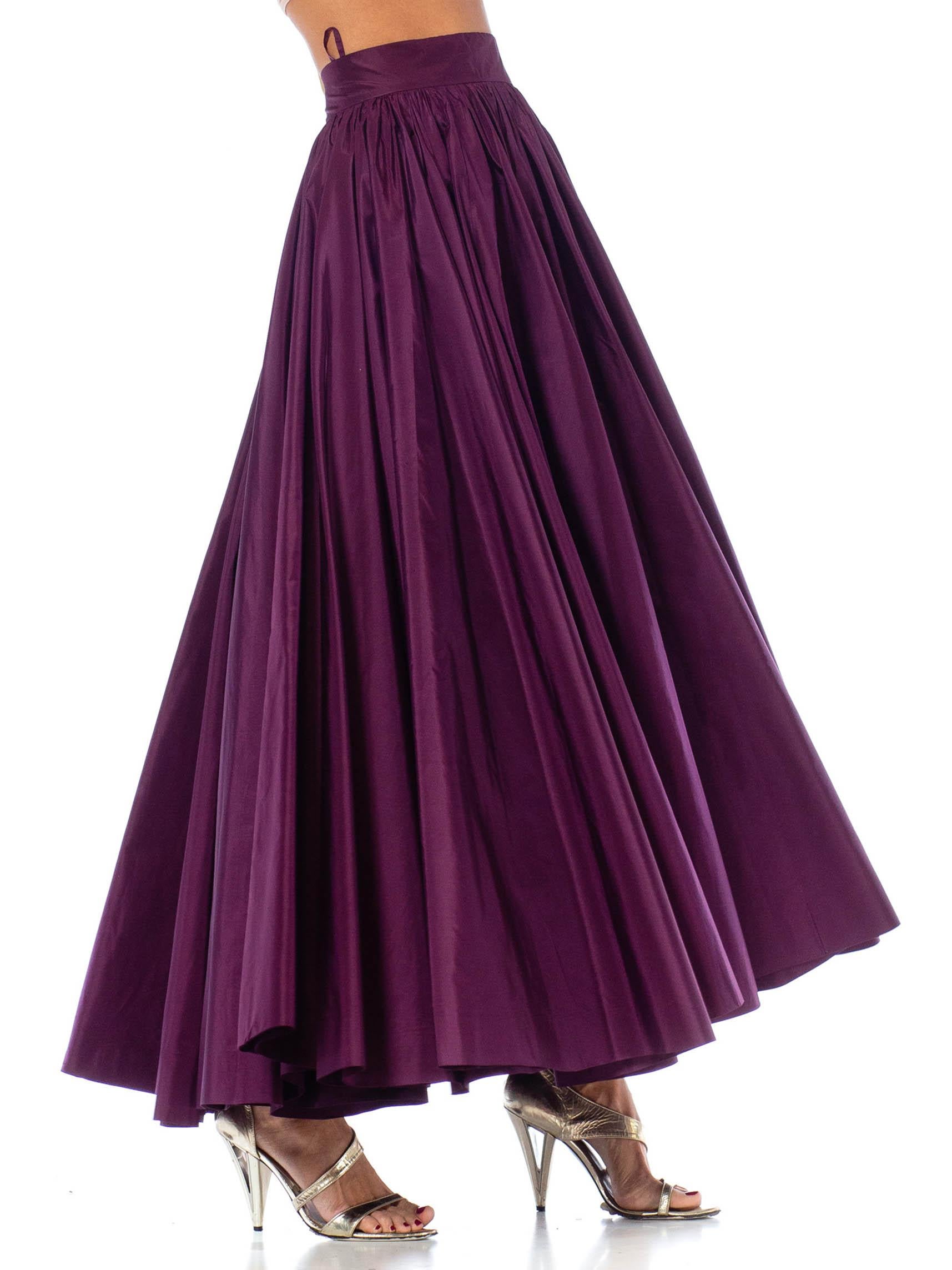 1970er Jahre Lila Abendrock aus Seidentaft im Stil von YSL (Violett) im Angebot