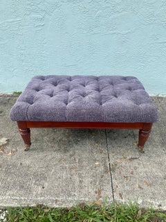 Table basse ottomane en tweed violet touffeté des années 1970