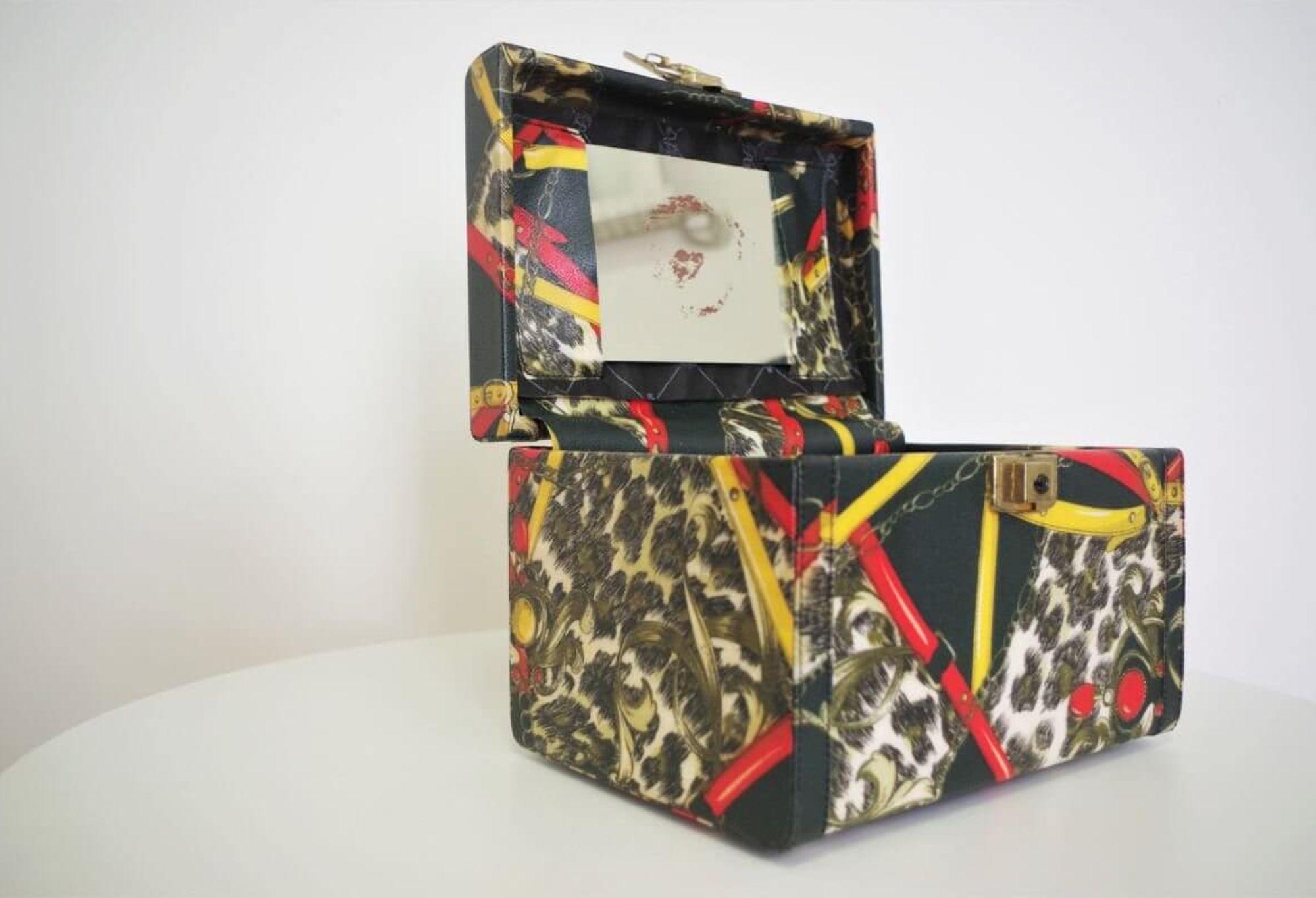 1970er R. di Camerino Kunstlederkoffer - eine Ikone der italienischen Mode im Angebot 11