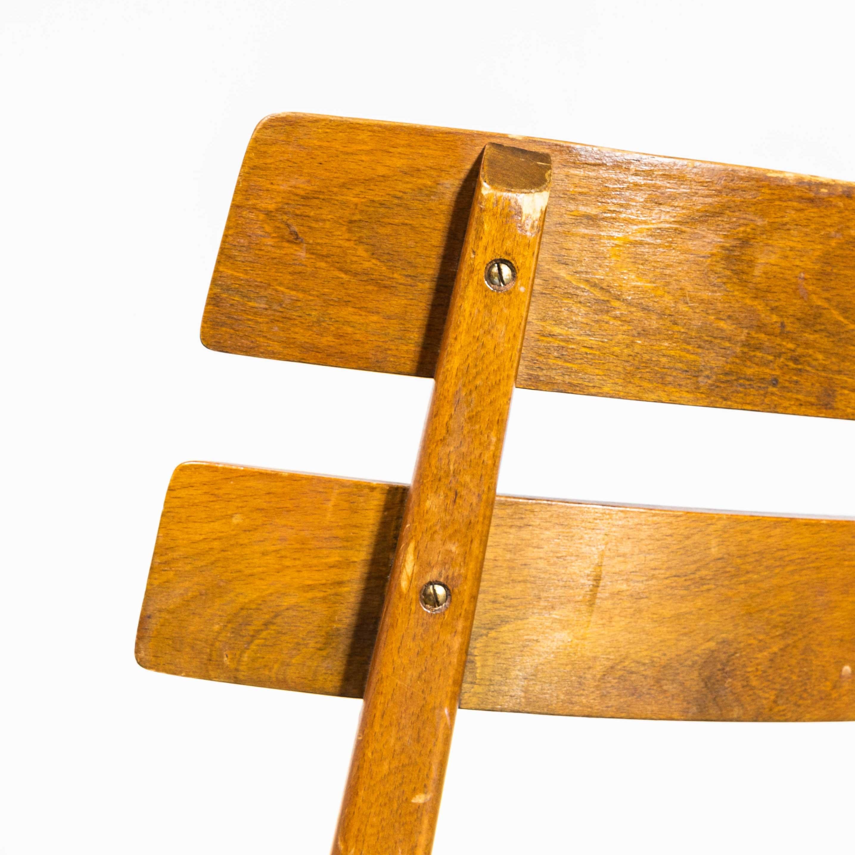 Chaises de salle à manger françaises à dossier sur rails des années 1970 - Petit lot disponible en vente 3