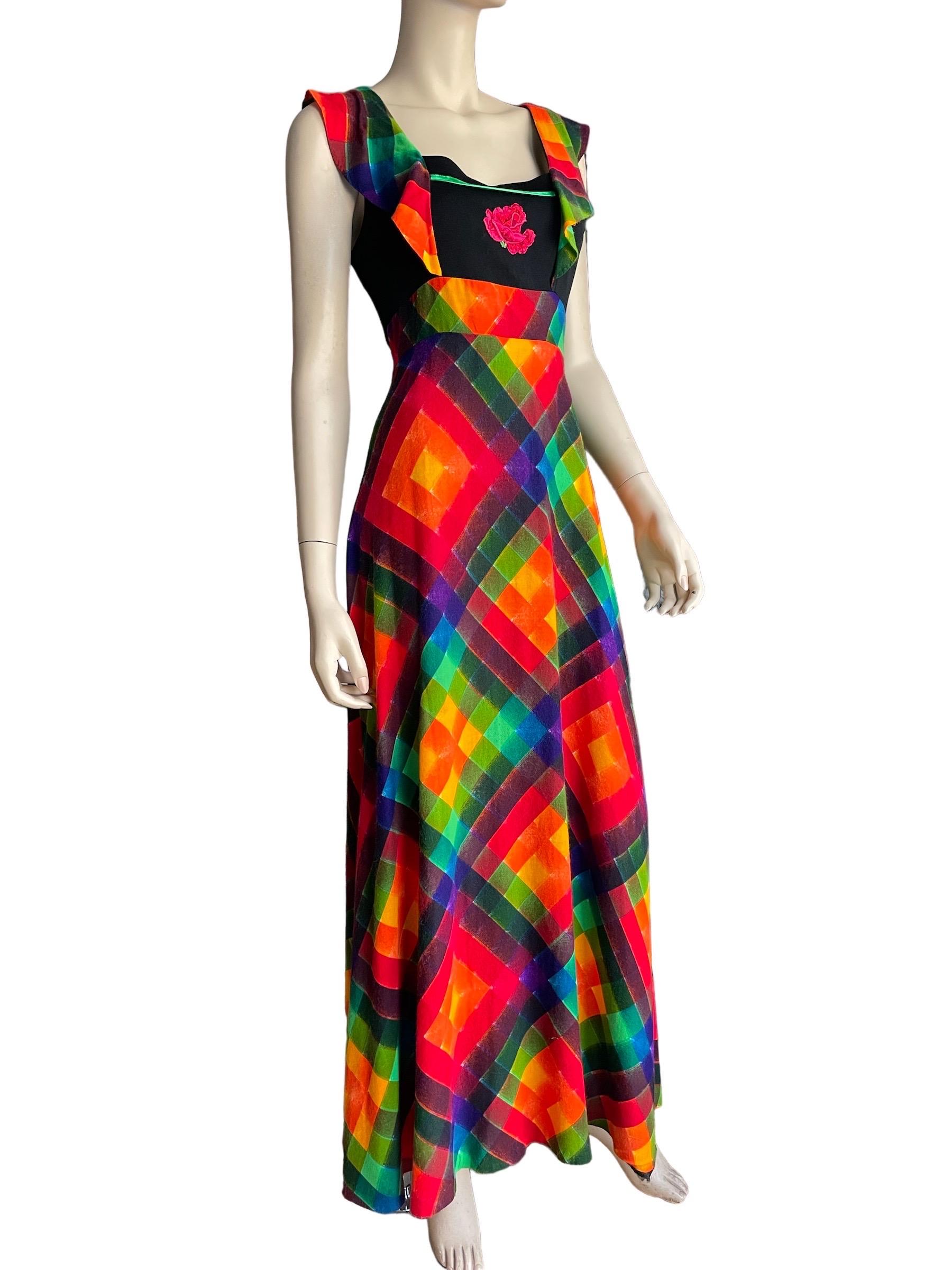 1970s Rainbow Plaid Rose Appliqué Sleeveless Maxi Dress  In Good Condition For Sale In Greenport, NY