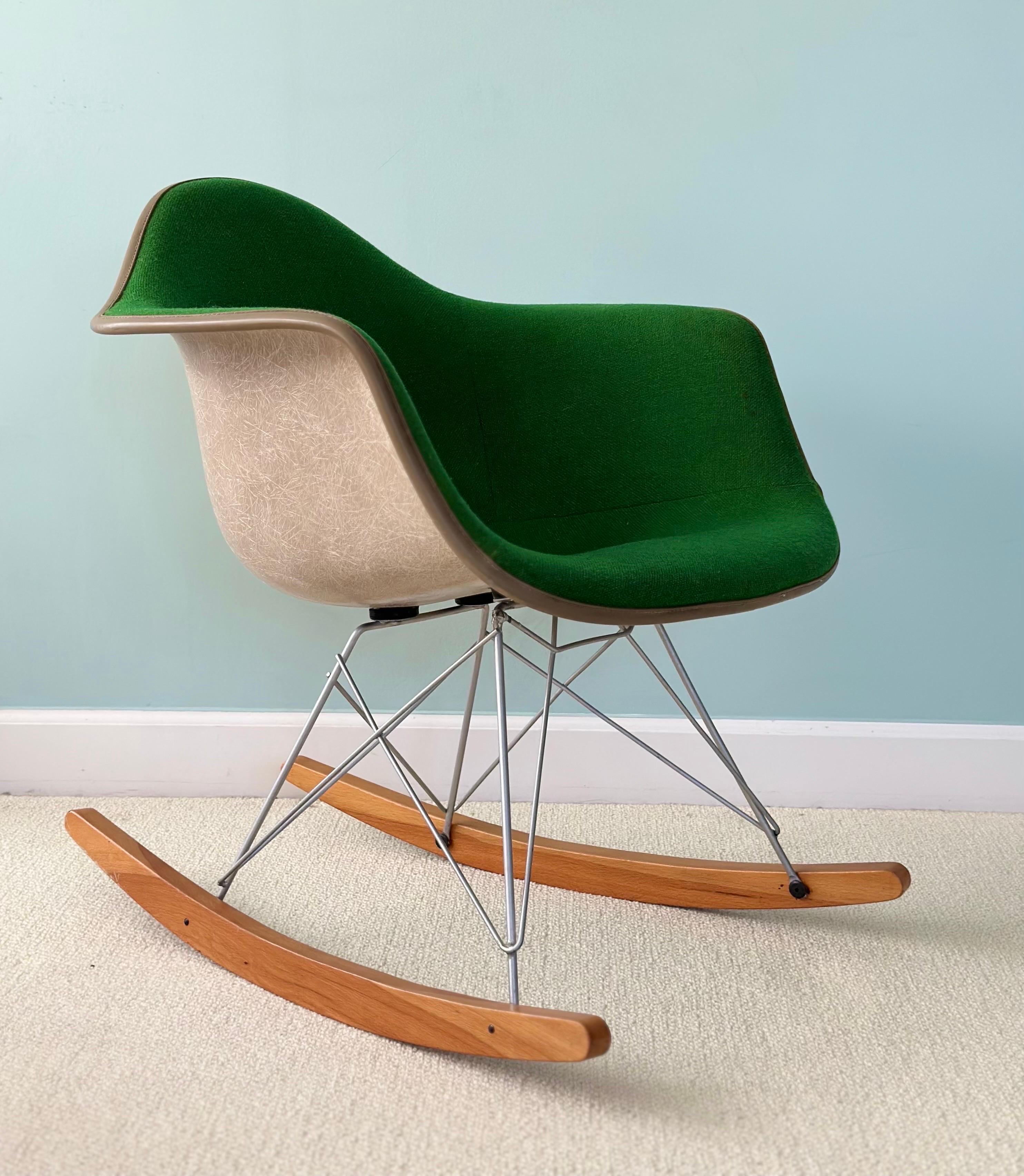 1970s RAR Eames for Herman Miller Fiberglass and Green Upholstery Rocker Chair  For Sale 4