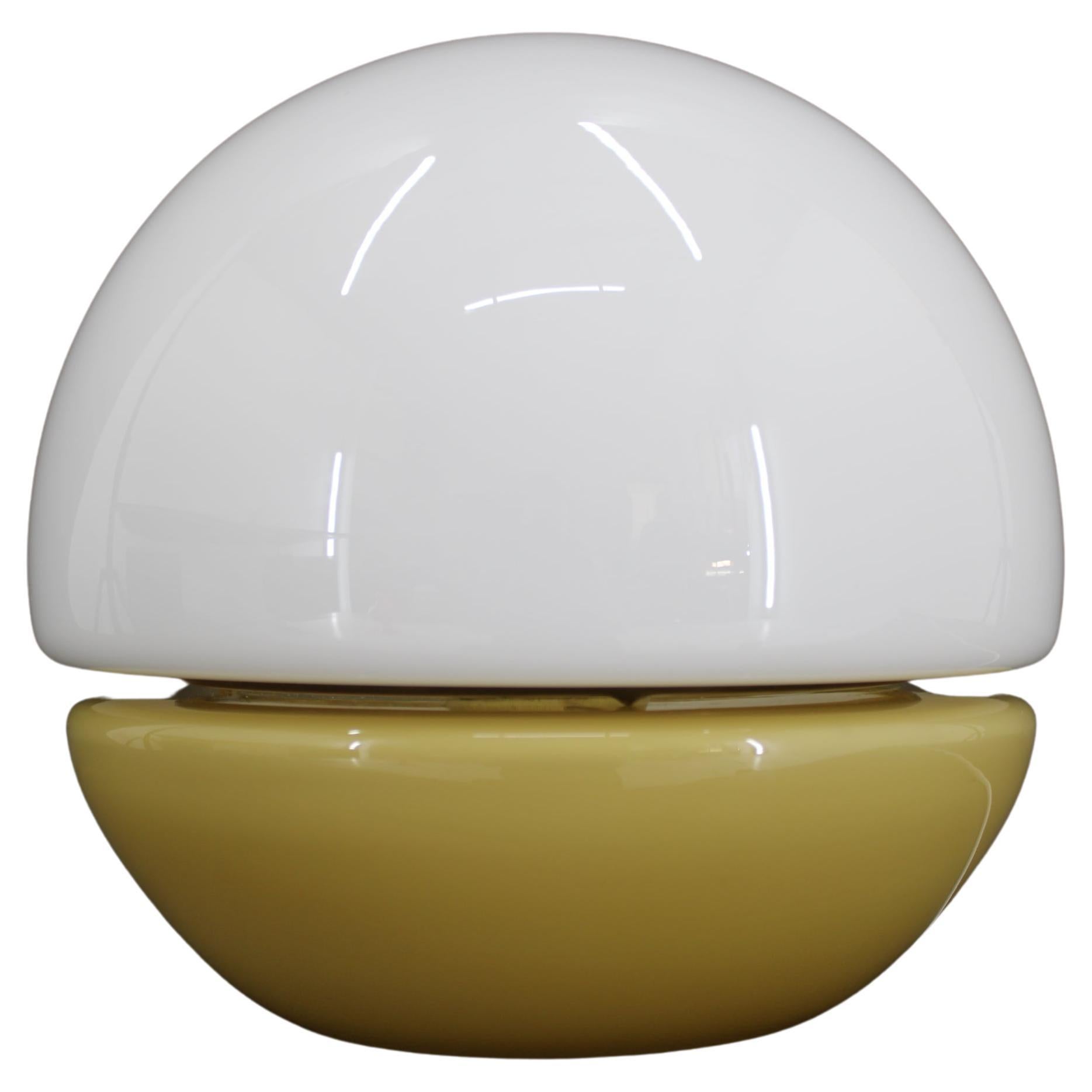Rare lampe de bureau en verre des années 1970 par Valaske Mezirici, Tchécoslovaquie
