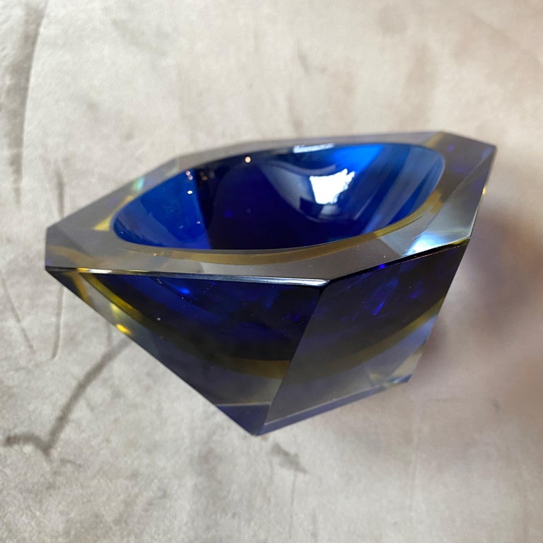 Hand-Carved 1970s Blue and Yellow Sommerso Faceted Murano Glass Ashtray by Seguso For Sale