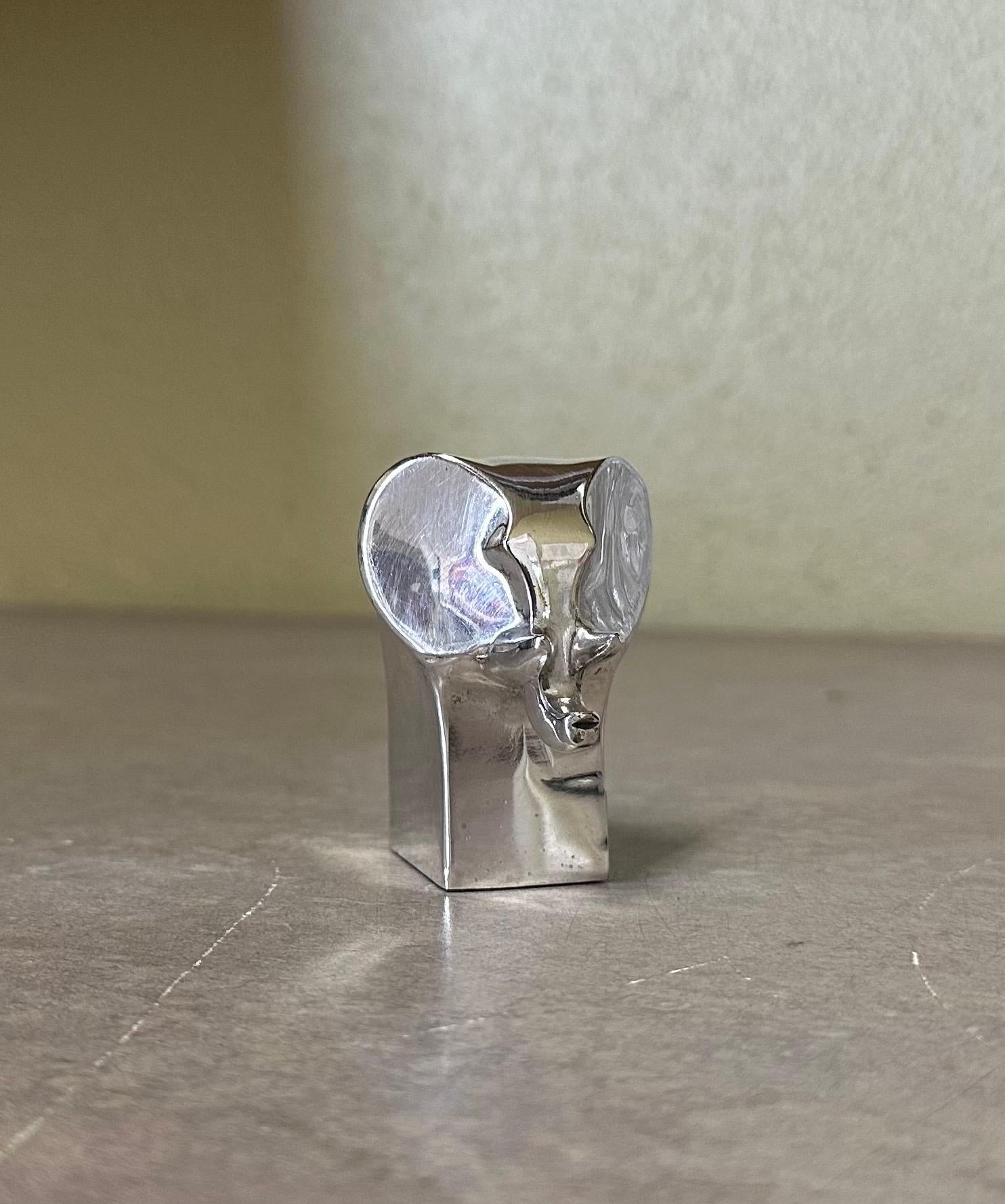1970s Raro pisapapeles Elefante Dansk Animal Plateado por Gunnar Cyren Escandinavo moderno en venta