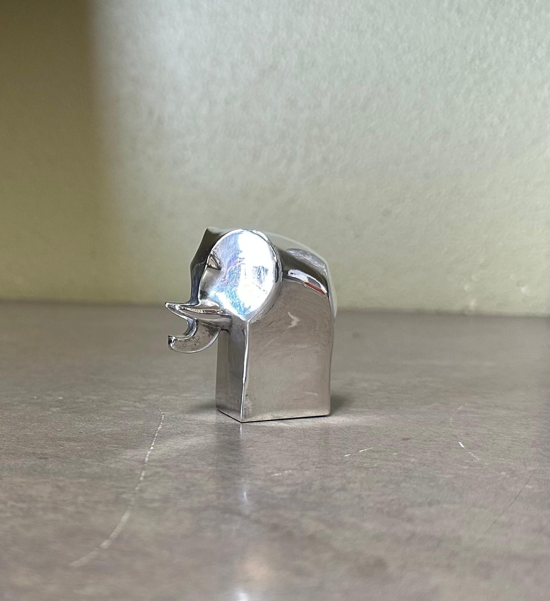1970s Raro pisapapeles Elefante Dansk Animal Plateado por Gunnar Cyren siglo XX en venta