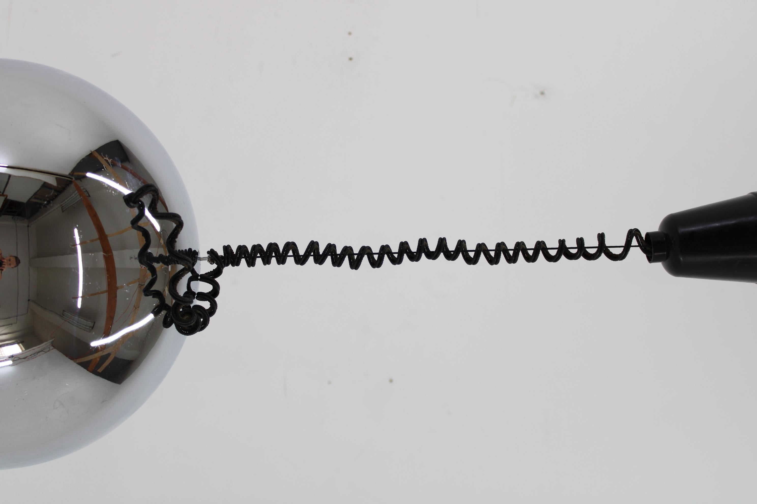 italien 1970s Rare Italian Chrome Plated Adjustable Pendant Light en vente