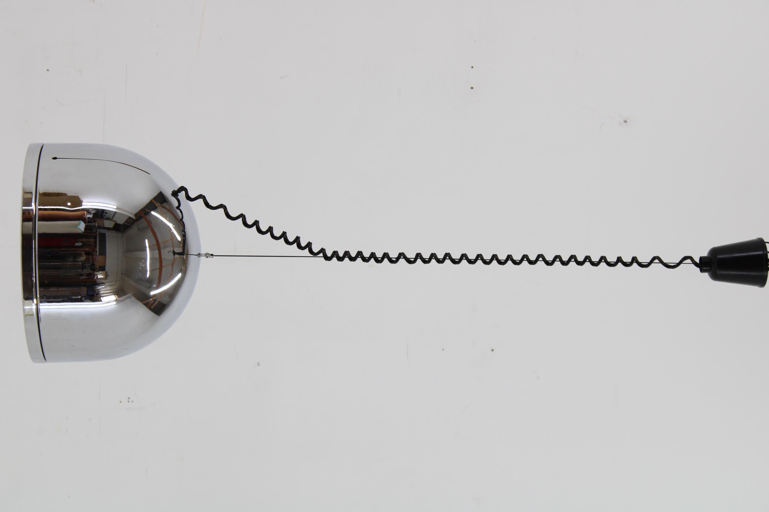 1970s Rare Italian Chrome Plated Adjustable Pendant Light État moyen - En vente à Praha, CZ