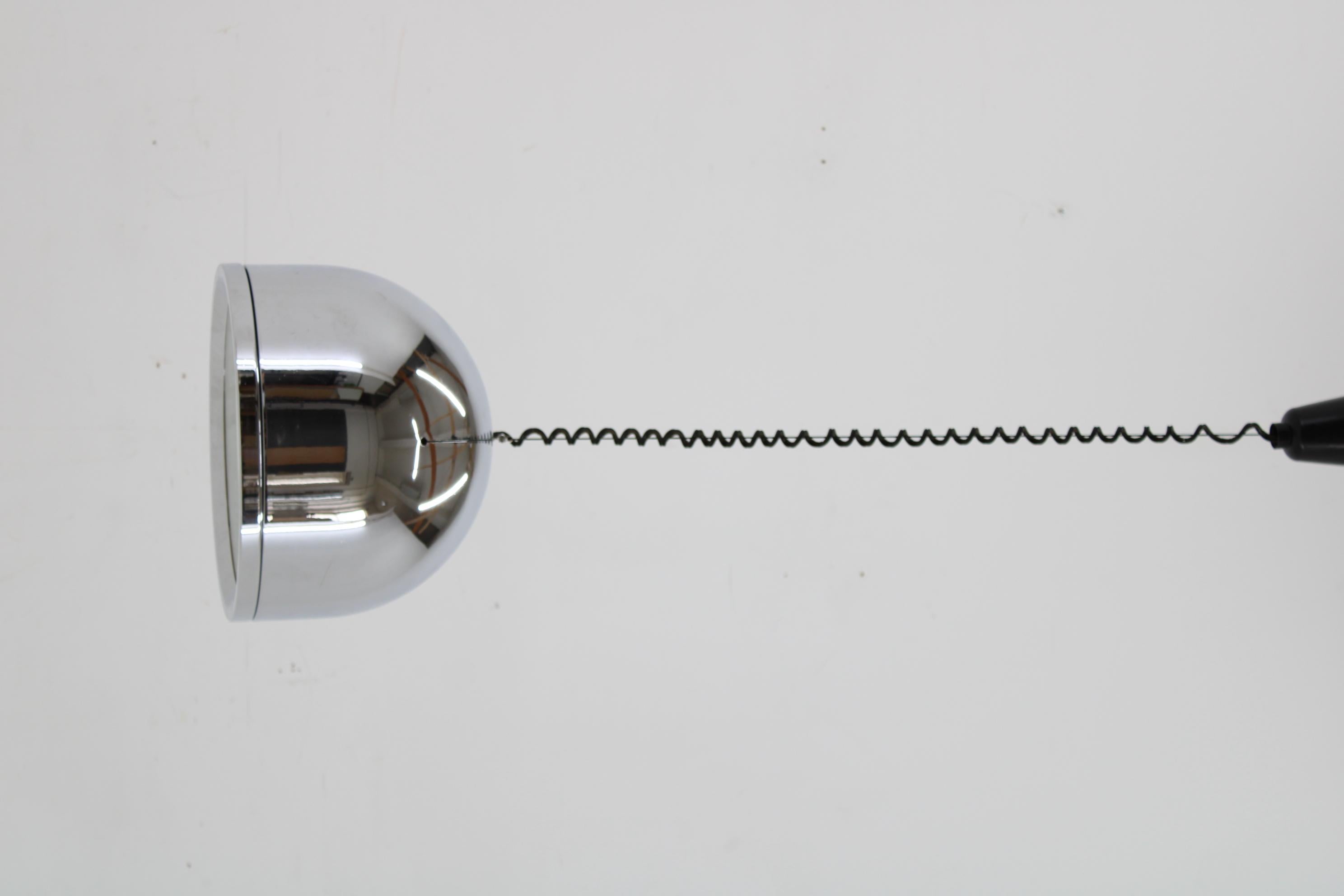 Fin du 20e siècle 1970s Rare Italian Chrome Plated Adjustable Pendant Light en vente