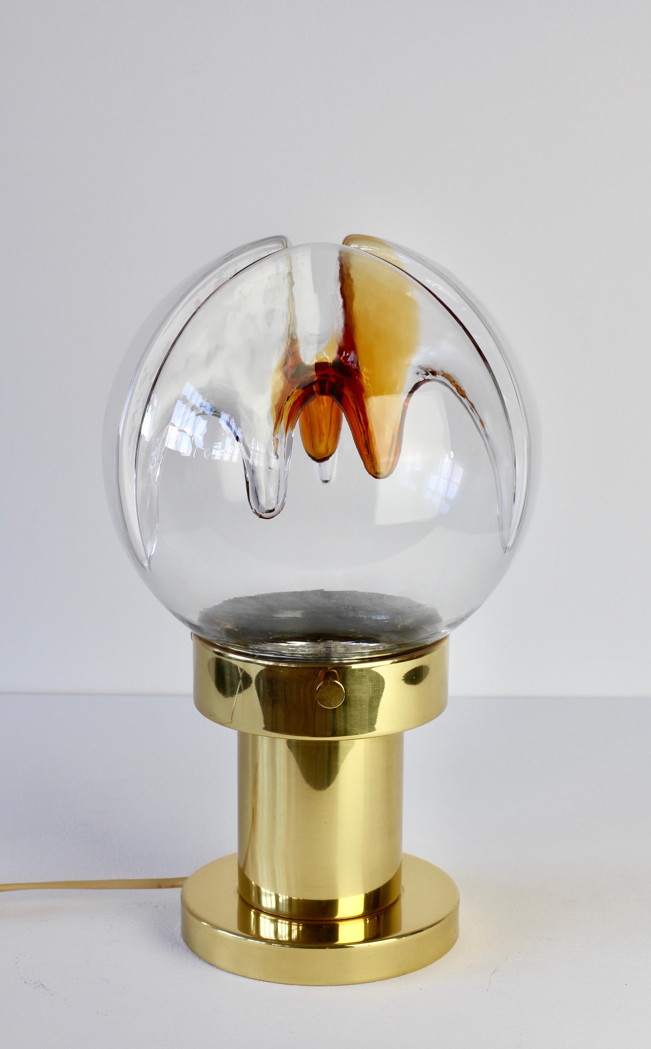 1970er Jahre Seltene große italienische Tischlampe aus strukturiertem Muranoglas von Kaiser Leuchten (Geformt) im Angebot