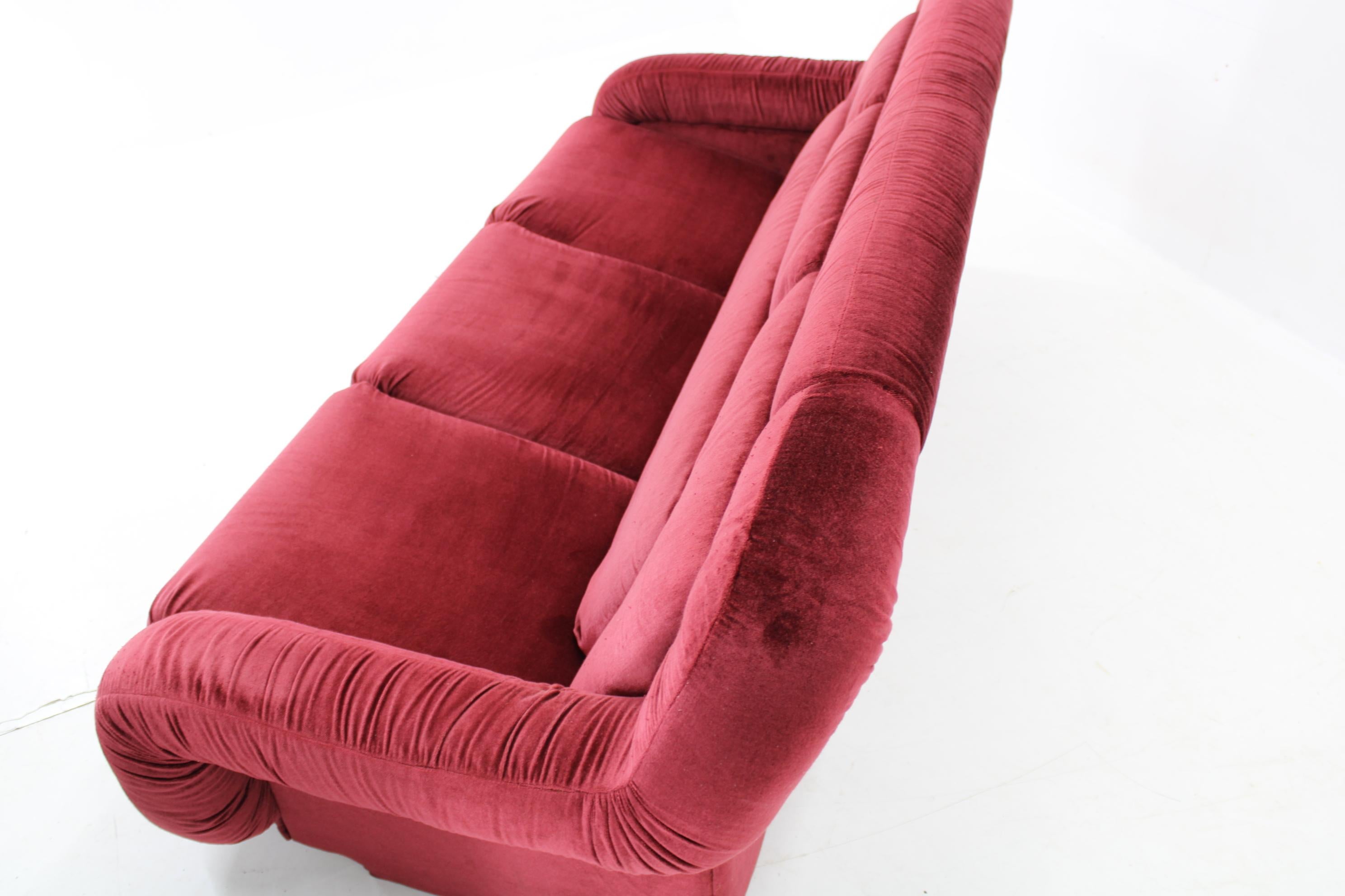 Late 20th Century 1970s Rare Mid Century Three-Seat Sofa, Italy 