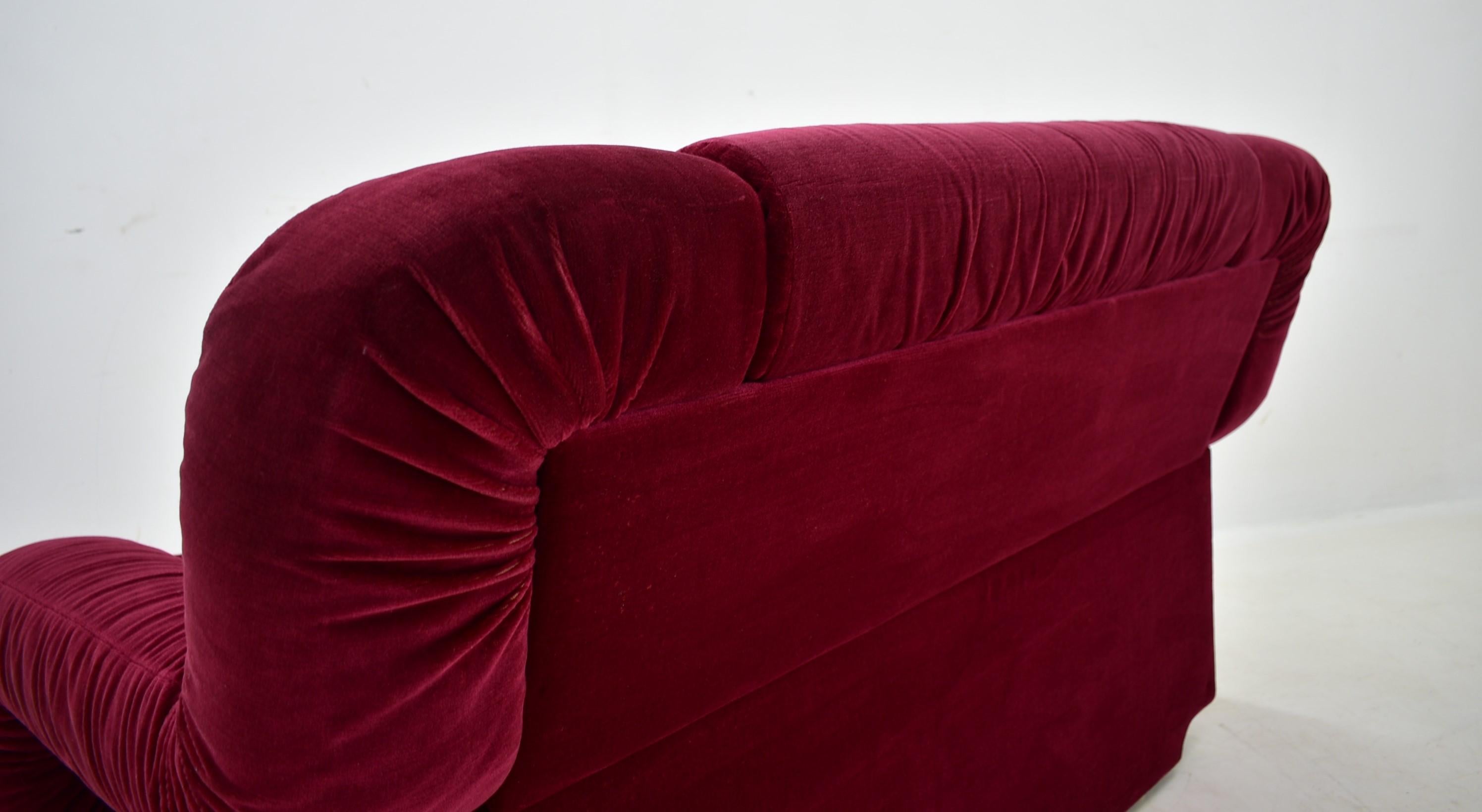 1970s Rare Mid Century Two-Seat Sofa, Italy For Sale 4