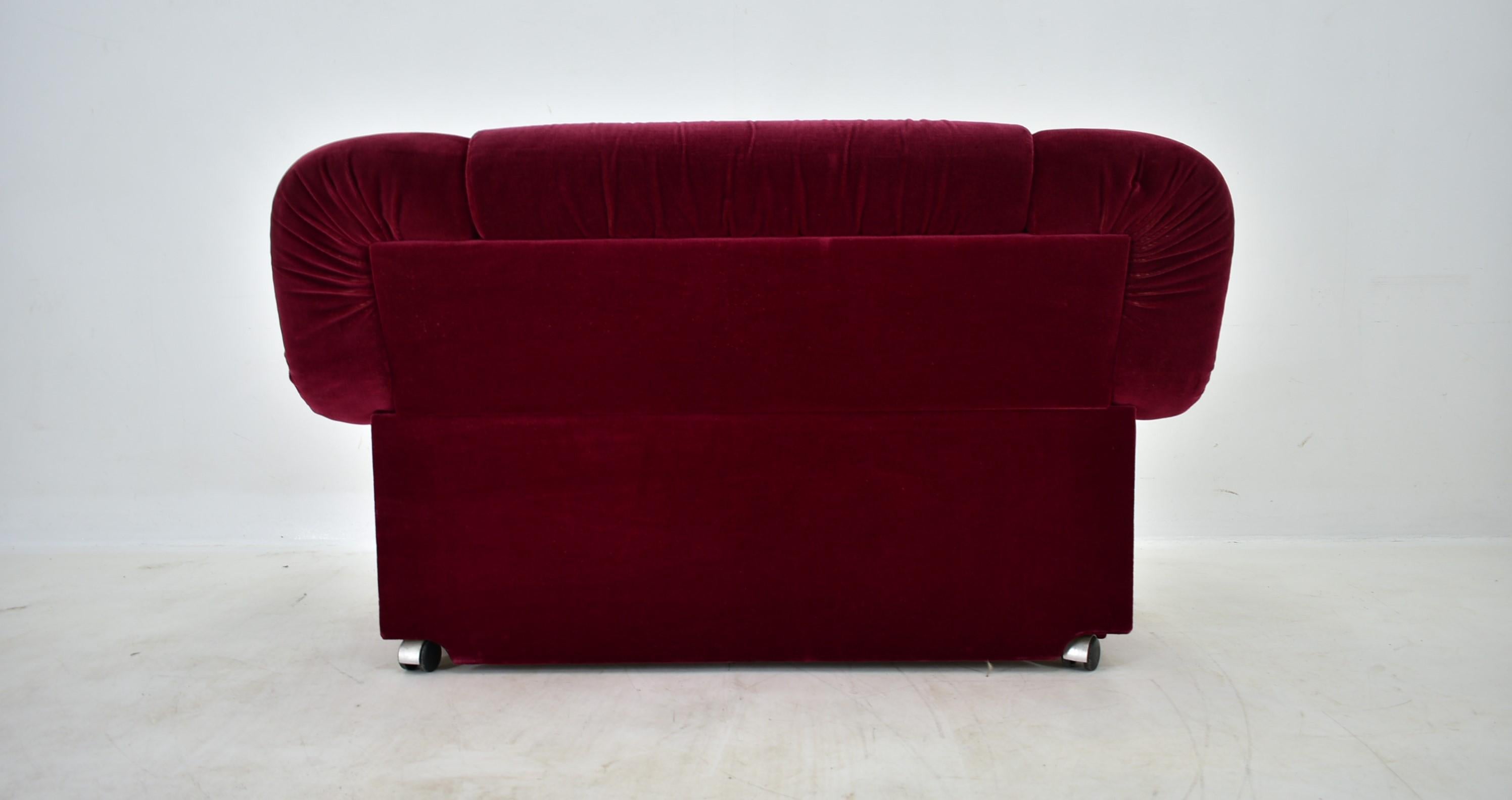 1970s Rare Mid Century Two-Seat Sofa, Italy For Sale 7