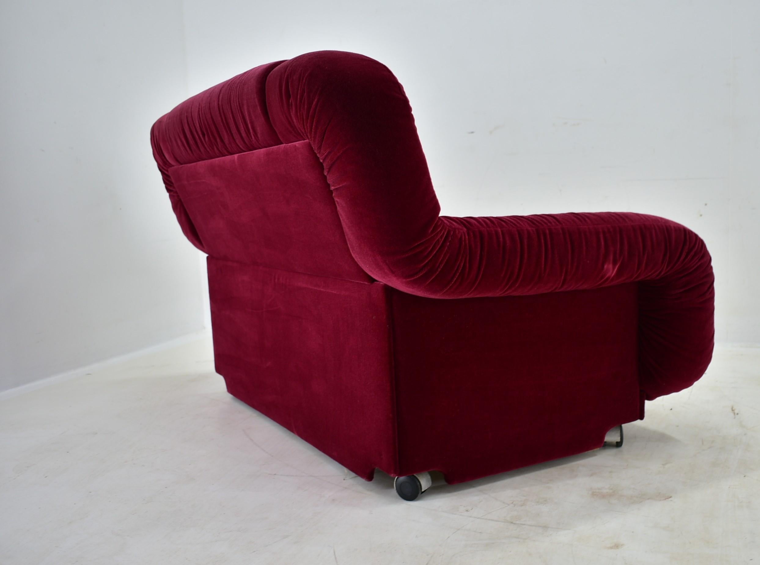 1970s Rare Mid Century Two-Seat Sofa, Italy For Sale 9
