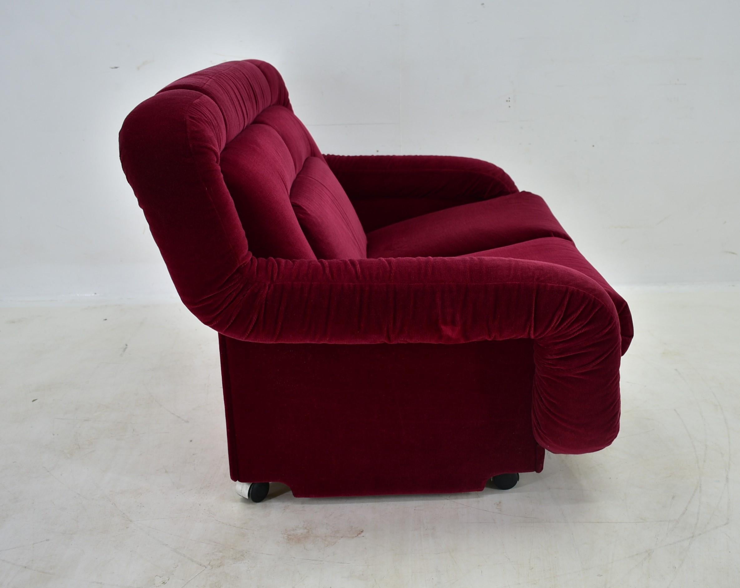 1970s Rare Mid Century Two-Seat Sofa, Italy For Sale 10