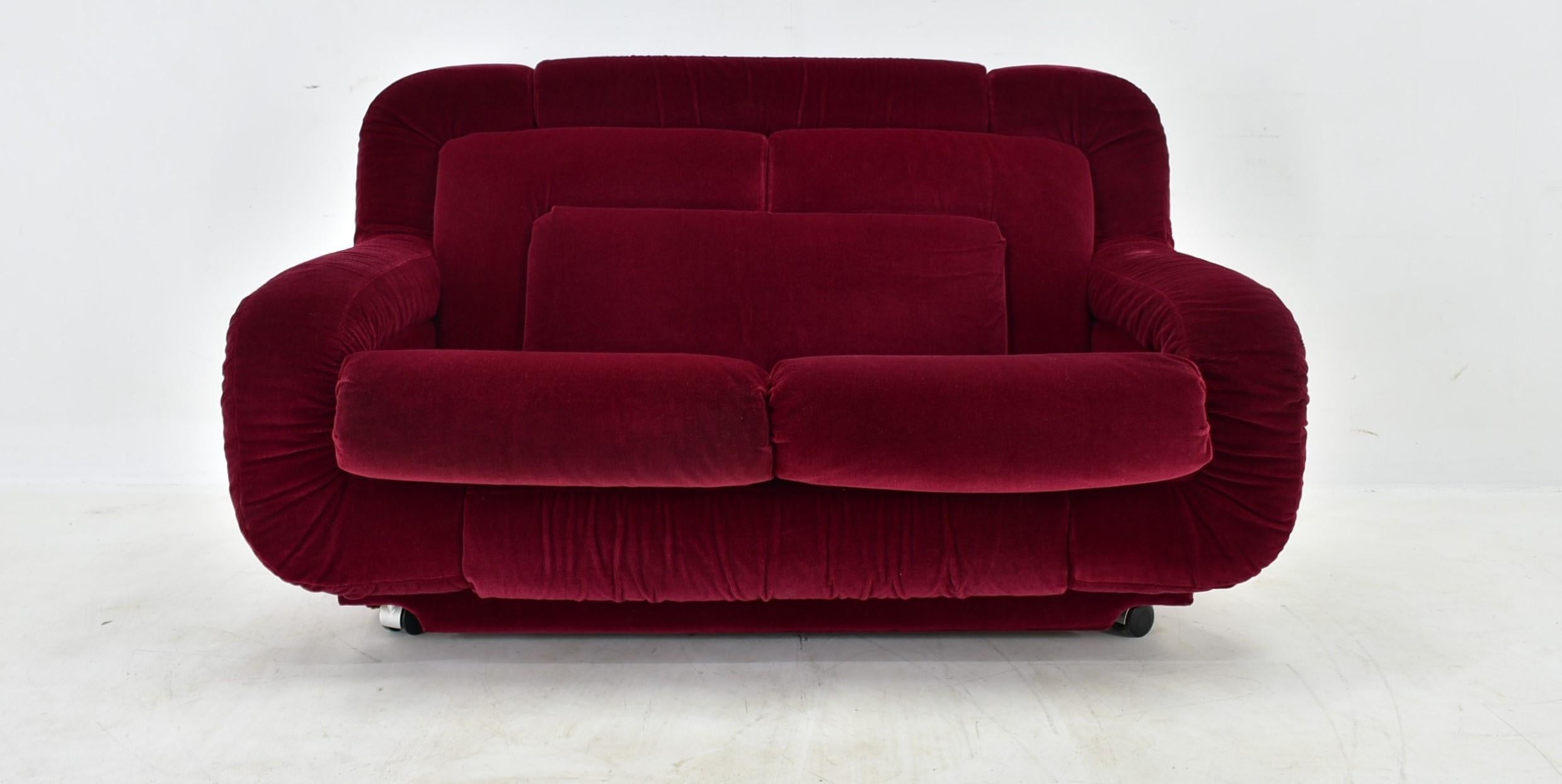 - Good original condition 
- Velvet fabric in good original condition 
- cleaned 
- high of seat 40 cm