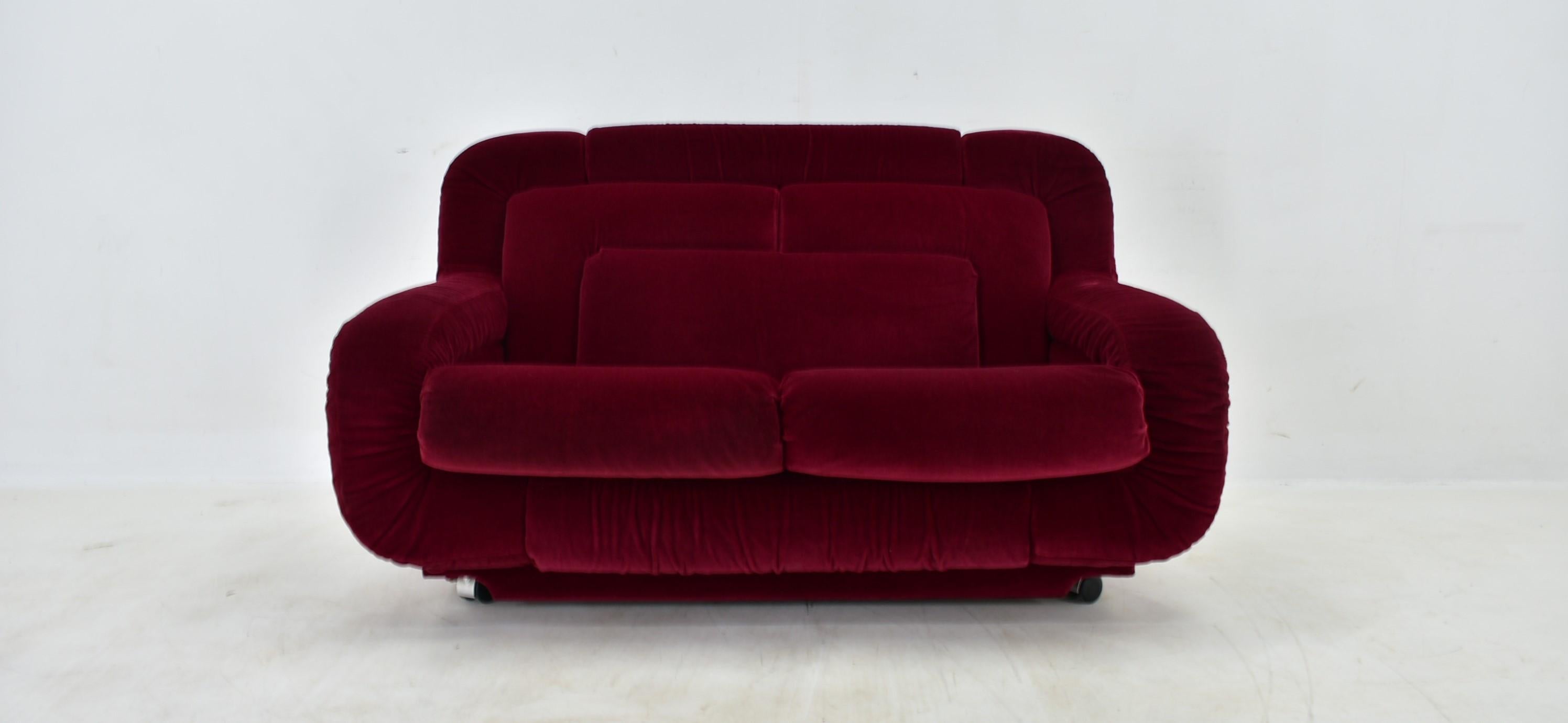Mid-Century Modern 1970s Rare Mid Century Two-Seat Sofa, Italy For Sale