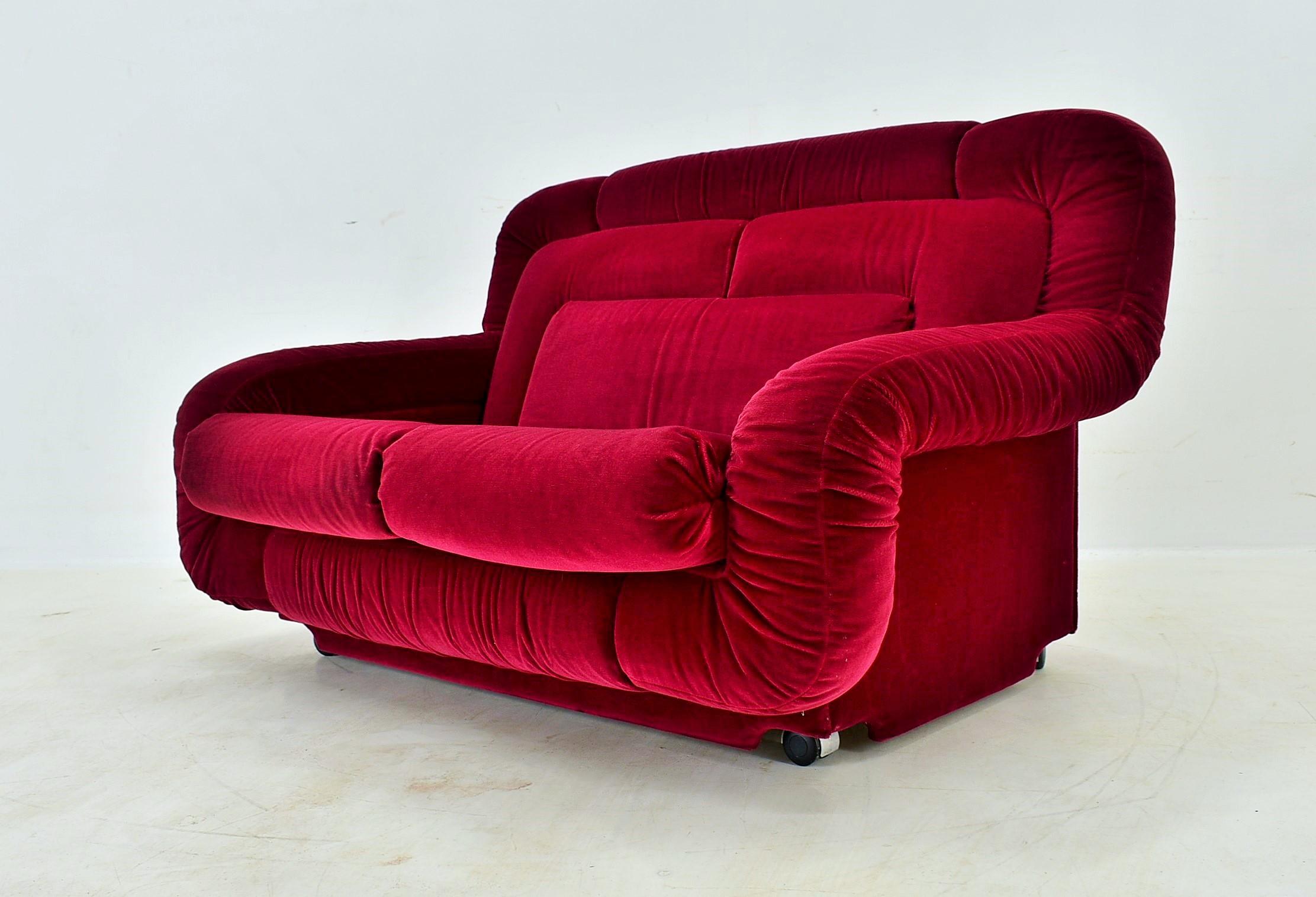 1970s Rare Mid Century Two-Seat Sofa, Italy In Good Condition For Sale In Praha, CZ