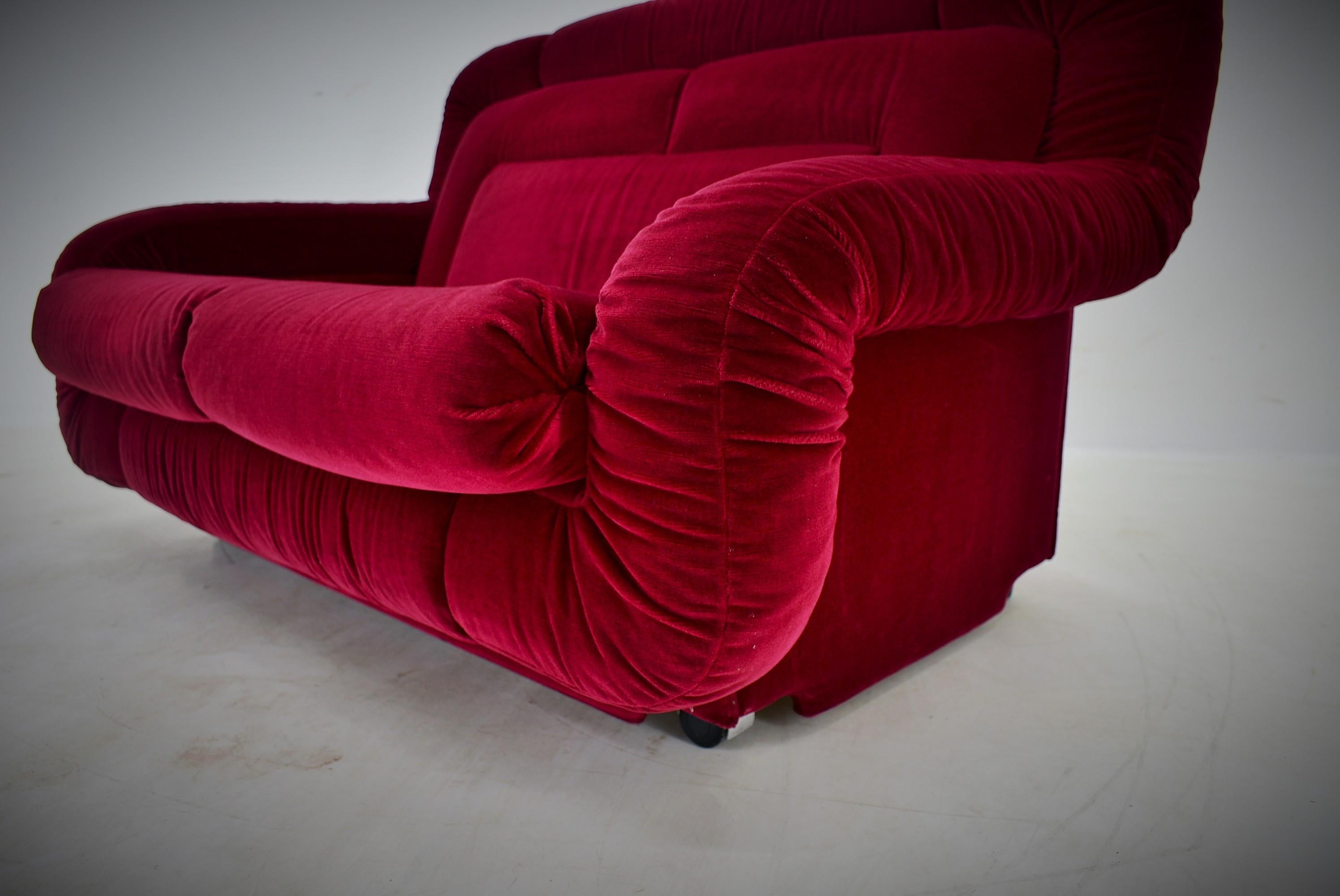 Late 20th Century 1970s Rare Mid Century Two-Seat Sofa, Italy For Sale