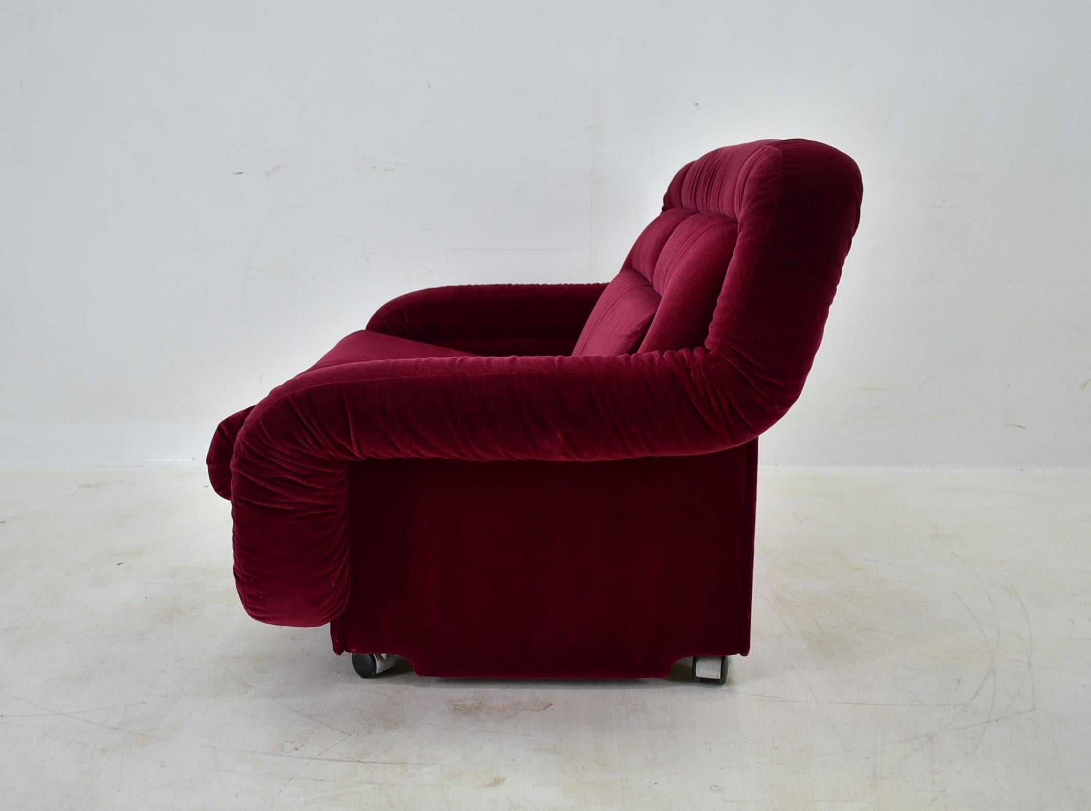 1970s Rare Mid Century Two-Seat Sofa, Italy For Sale 1