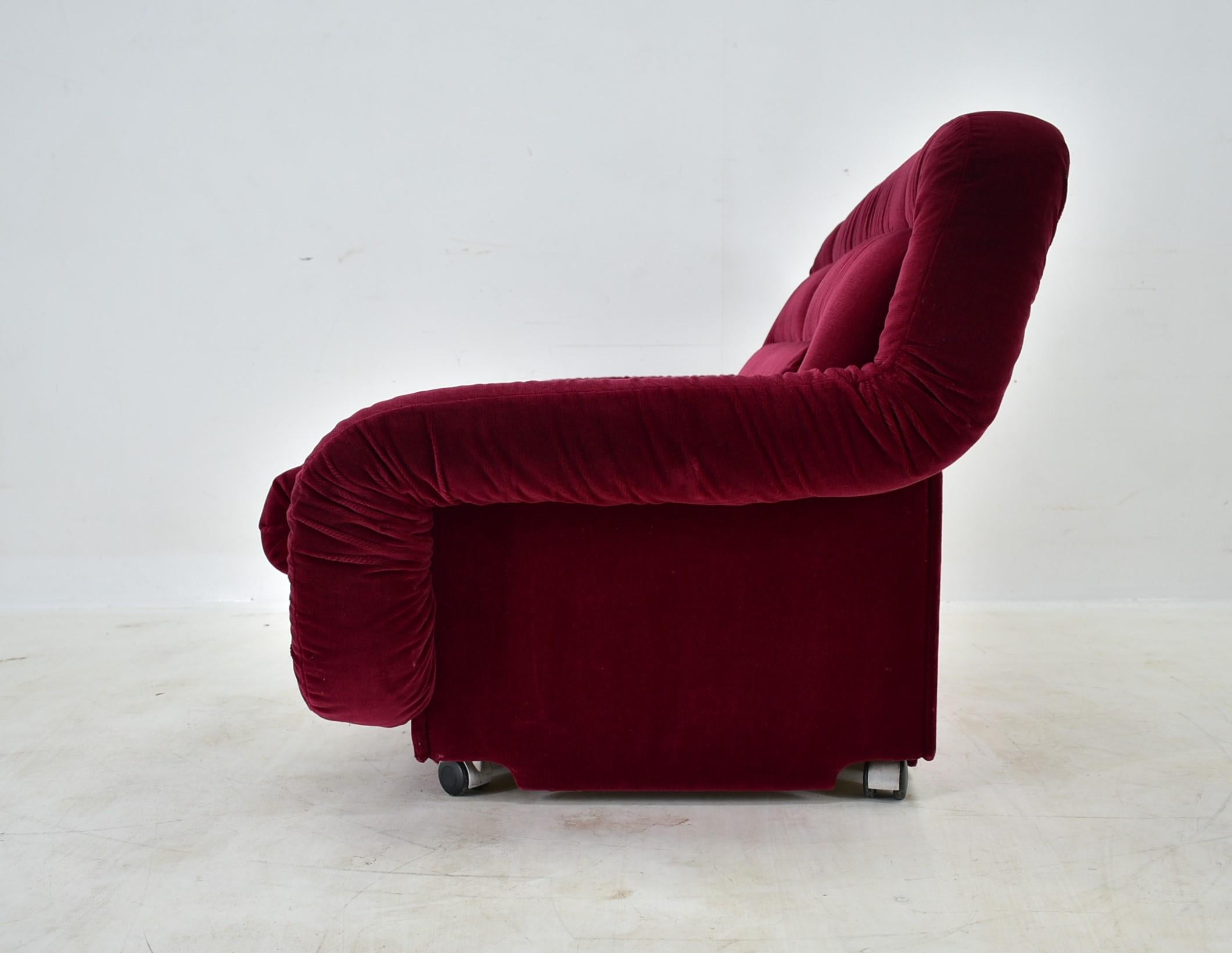 1970s Rare Mid Century Two-Seat Sofa, Italy For Sale 2