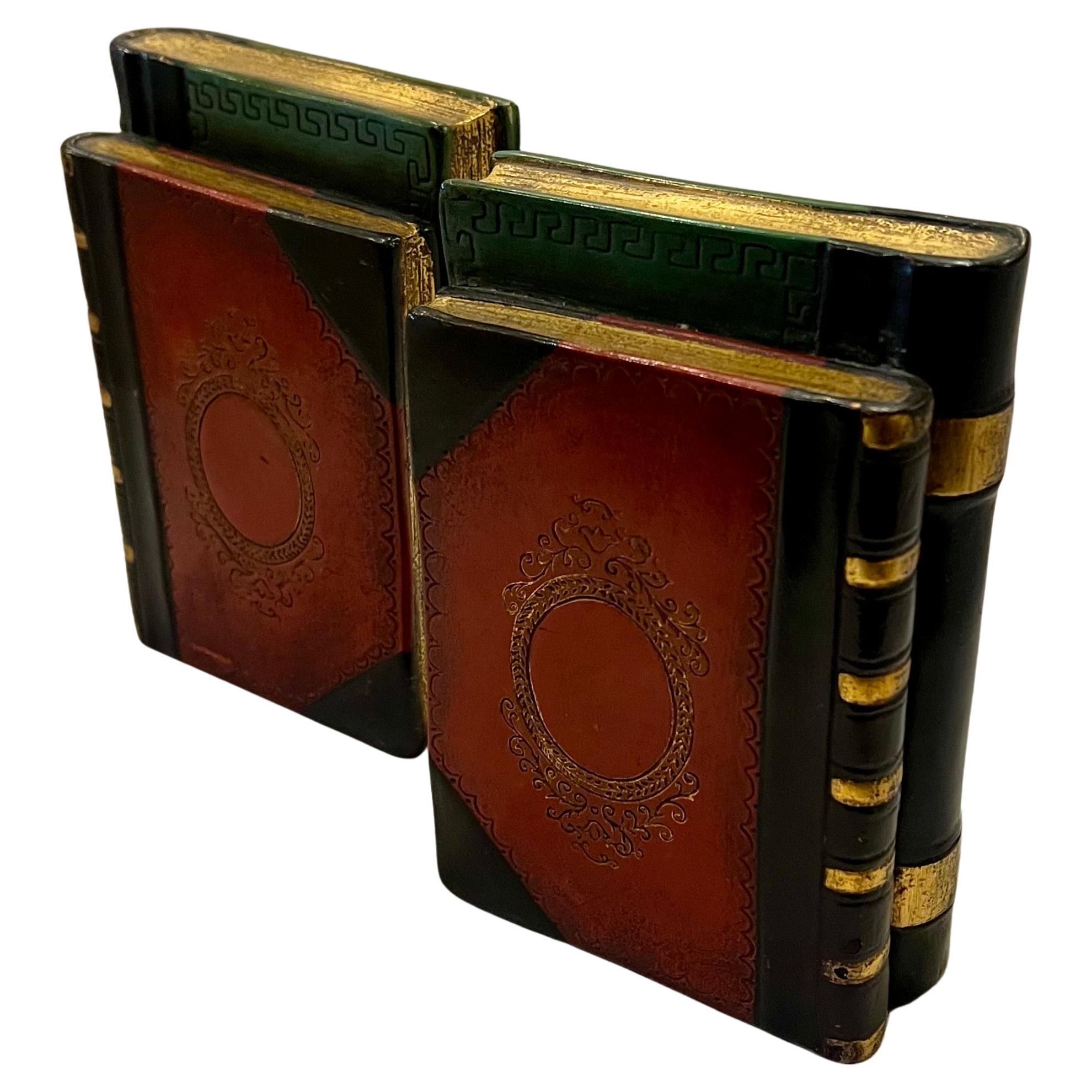 1970's Rare Pair of Bookends Classic Antique Bücher mit Gold Trim von Borghese (Hollywood Regency) im Angebot