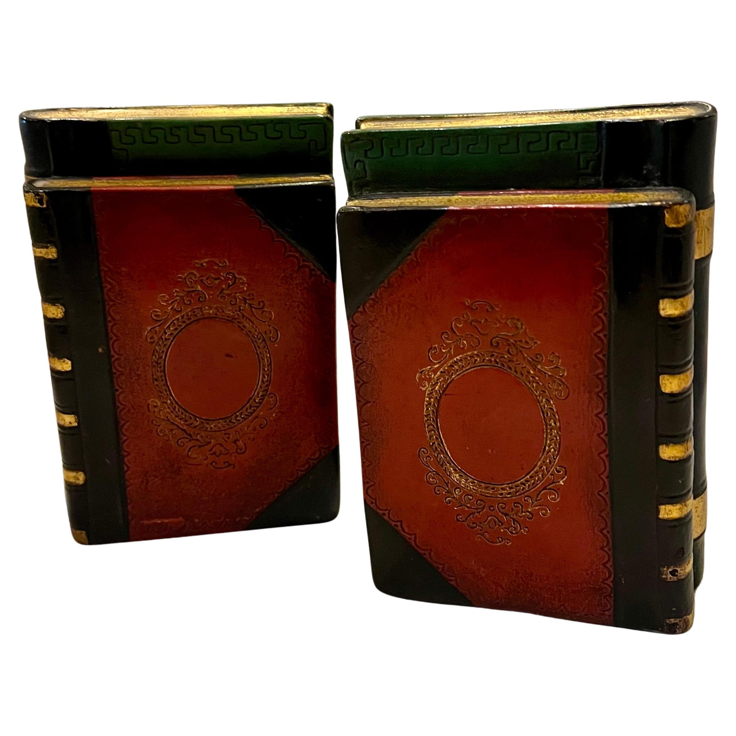 1970's Rare Pair of Bookends Classic Antique Bücher mit Gold Trim von Borghese (Italienisch) im Angebot