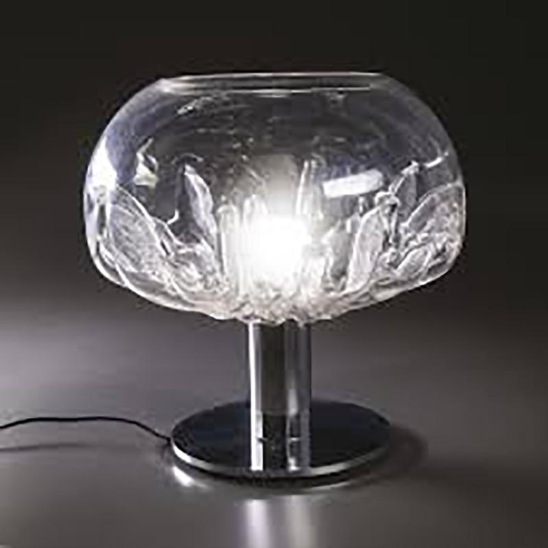 Wonderful and rare Toni Zuccheri table lamps, Zinia model, in Murano glass and chromed metal.
Produced by VeArt in 1972
A beautiful jellyfish like glass globe sits on a chrome base.
A single bulb illuminates this beautiful design.
 