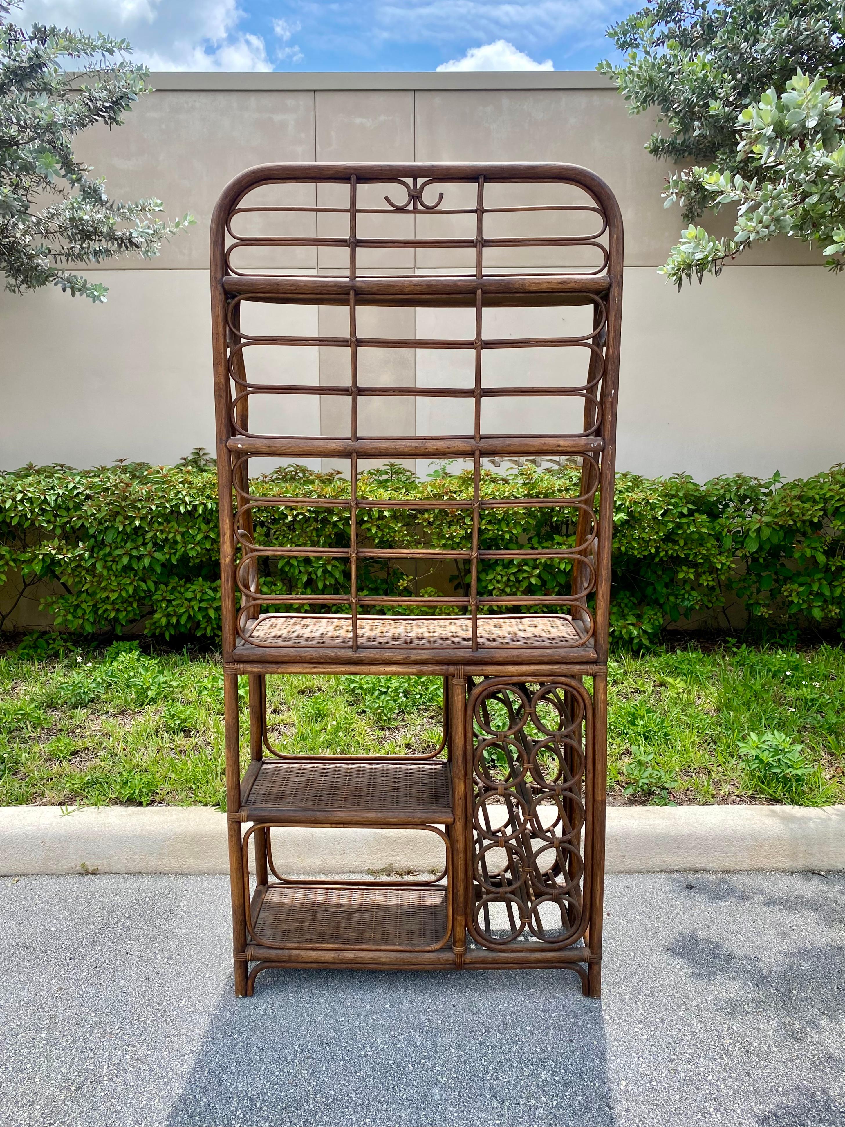 1970s Rattan and Lucite Wine Bar Bakers Rack Display Shelf In Good Condition For Sale In Fort Lauderdale, FL