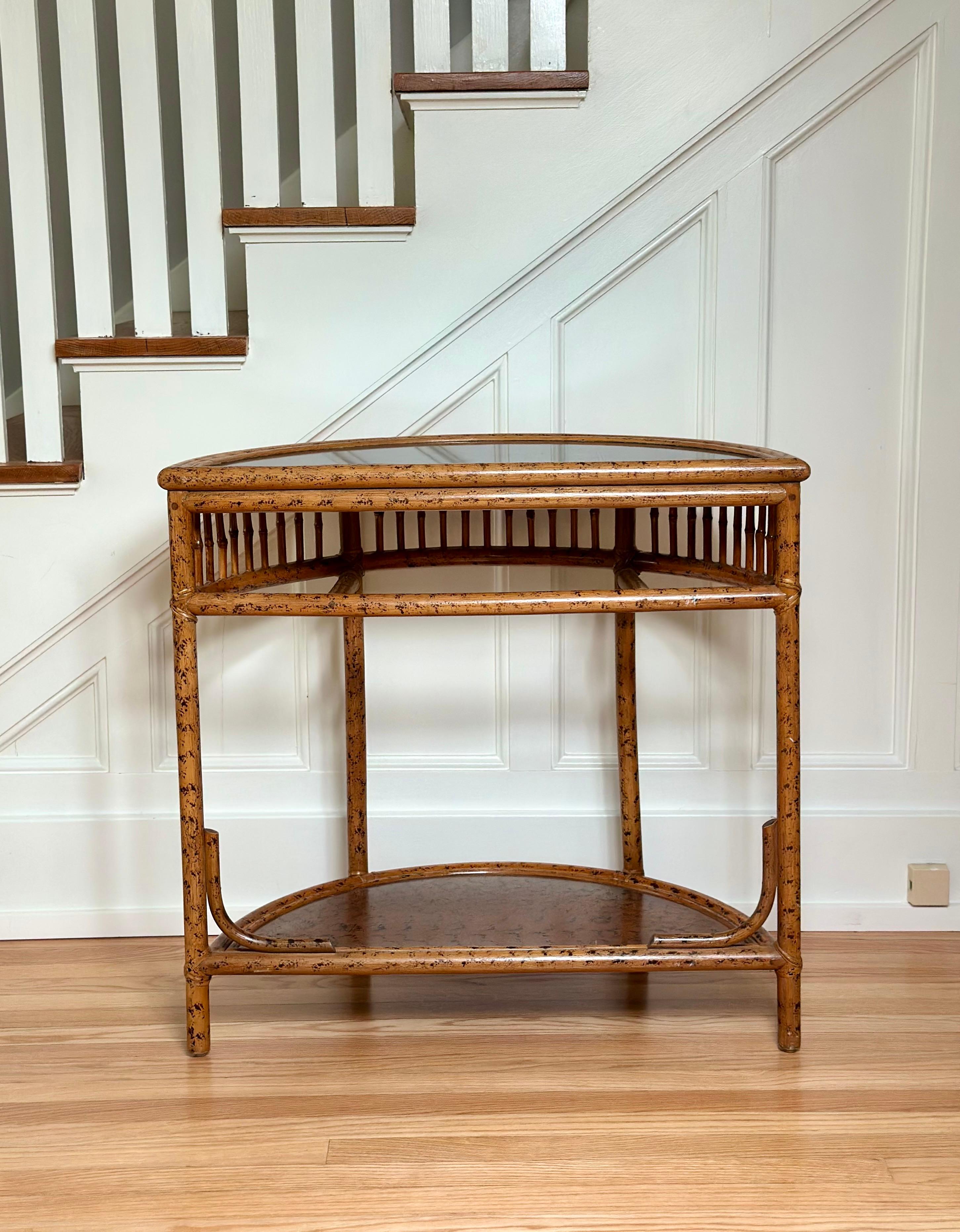 Tavolo consolle Demilune in rattan e bambù finto tartaruga degli anni '70 con ripiano inferiore in vendita 6
