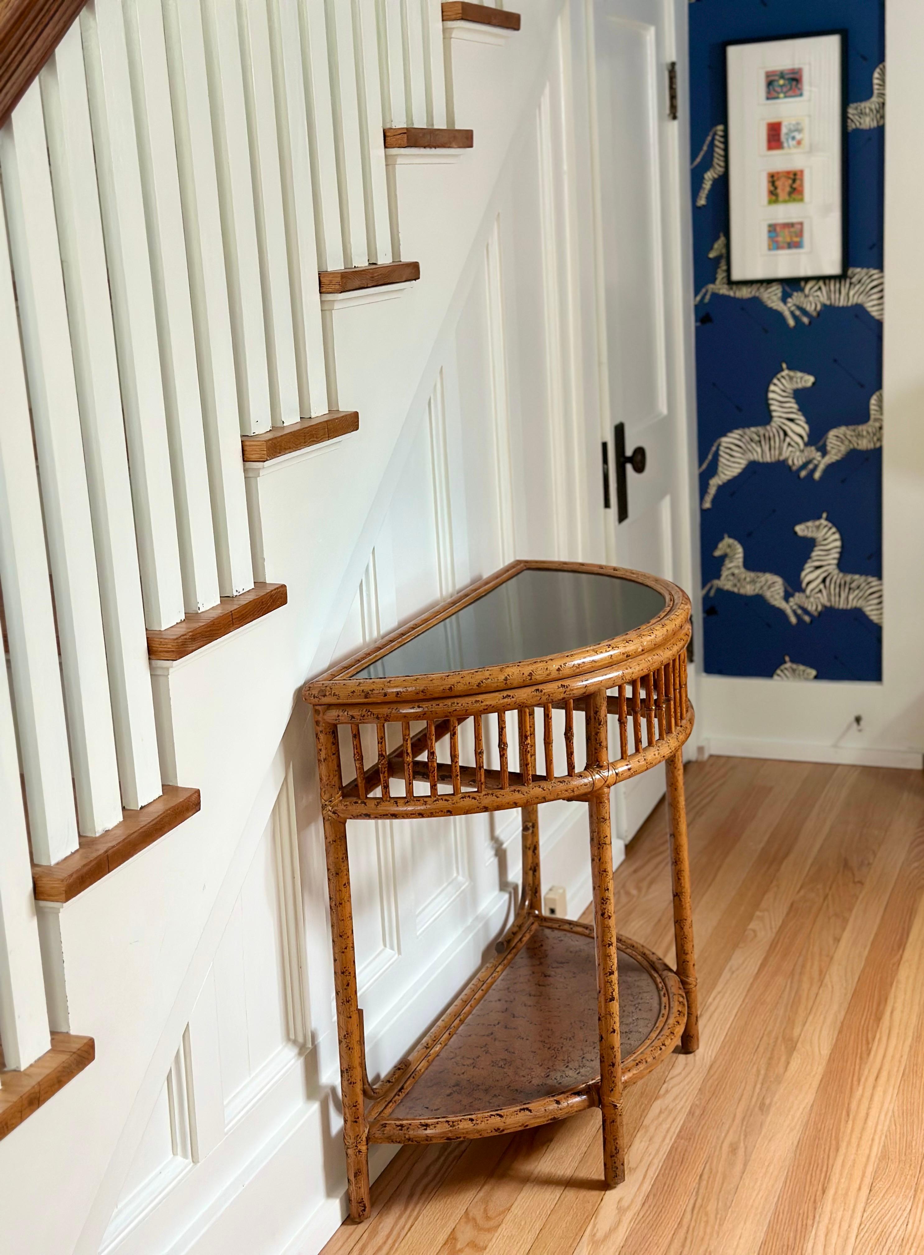 Tavolo consolle Demilune in rattan e bambù finto tartaruga degli anni '70 con ripiano inferiore in vendita 8