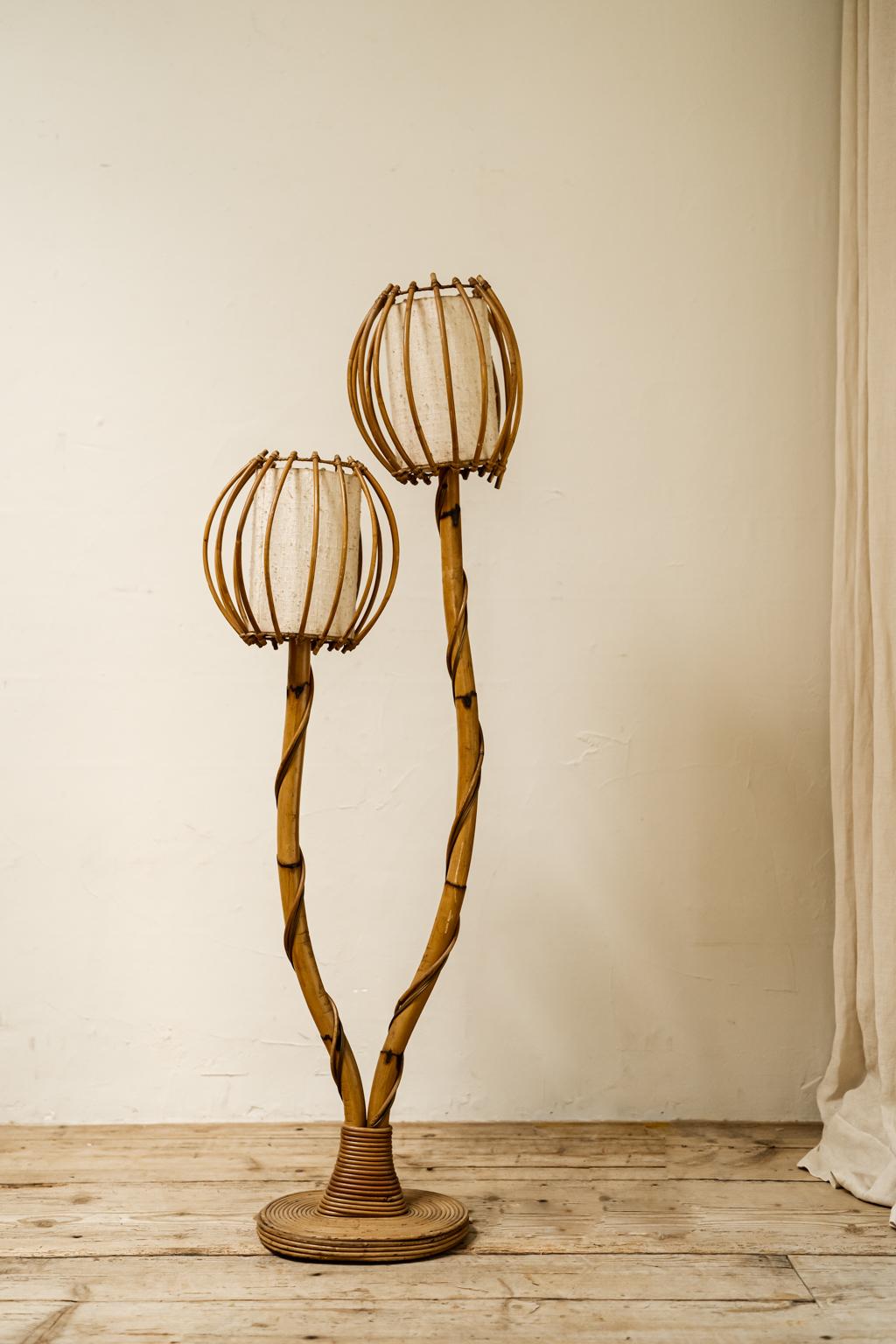 A rare find this lovely totally original rattan lamp from the 1970's, in very good 
vintage condition.