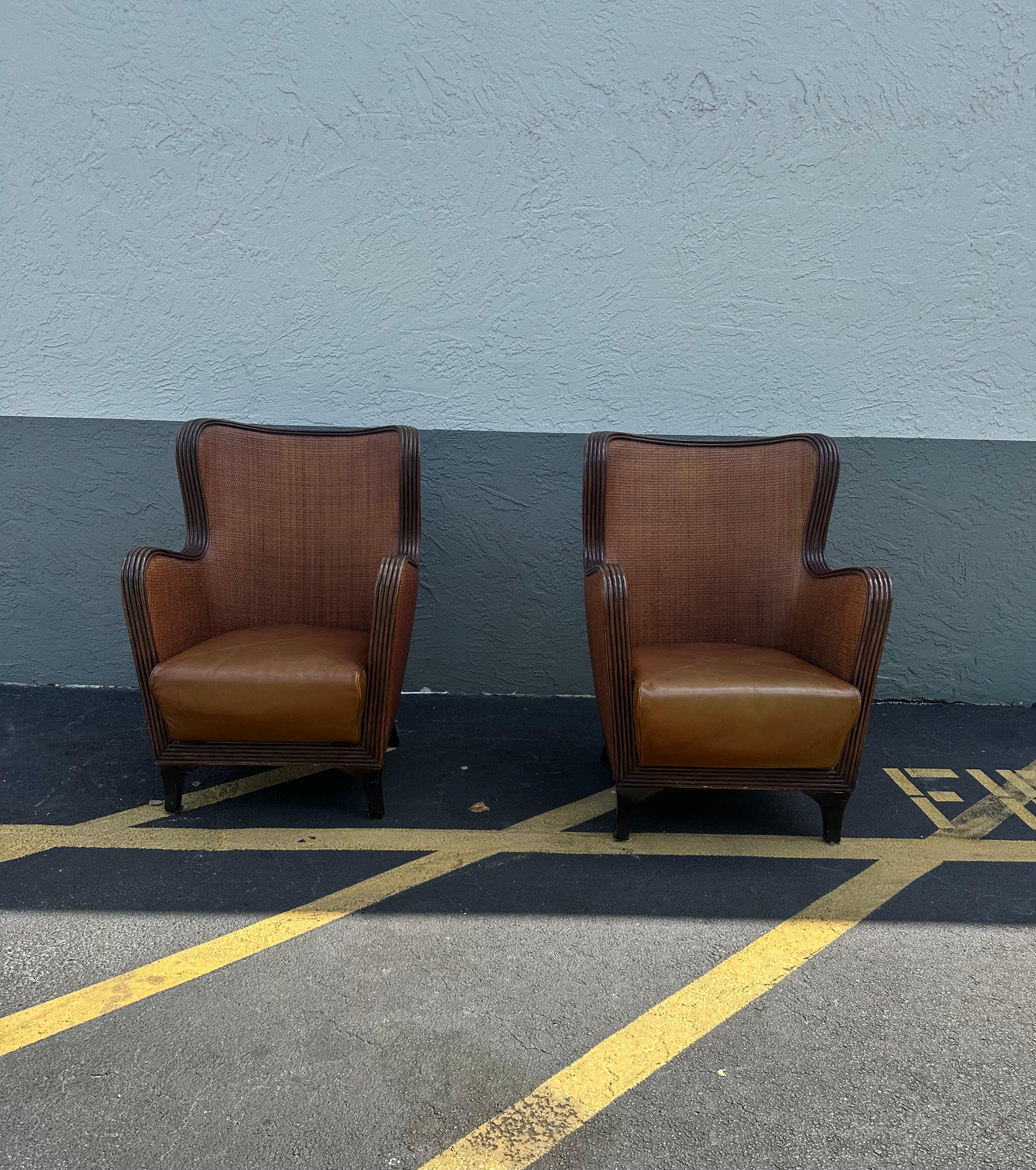 In questa occasione ti offriamo una delle più straordinarie e rare sedie wingback curve in stile Ralph Lauren che tu possa sperare di trovare. Il design è eccezionale. Questo bellissimo set è un pezzo forte e ricco di personalità!!! Guarda gli