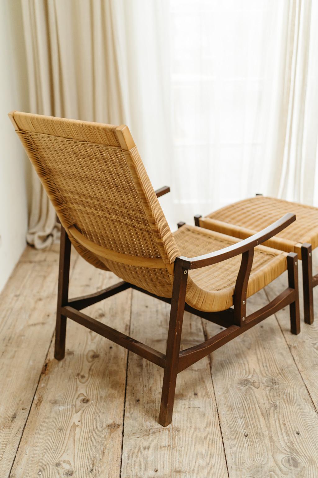 1970's Rattan Lounge Chair and Its Ottoman For Sale 5