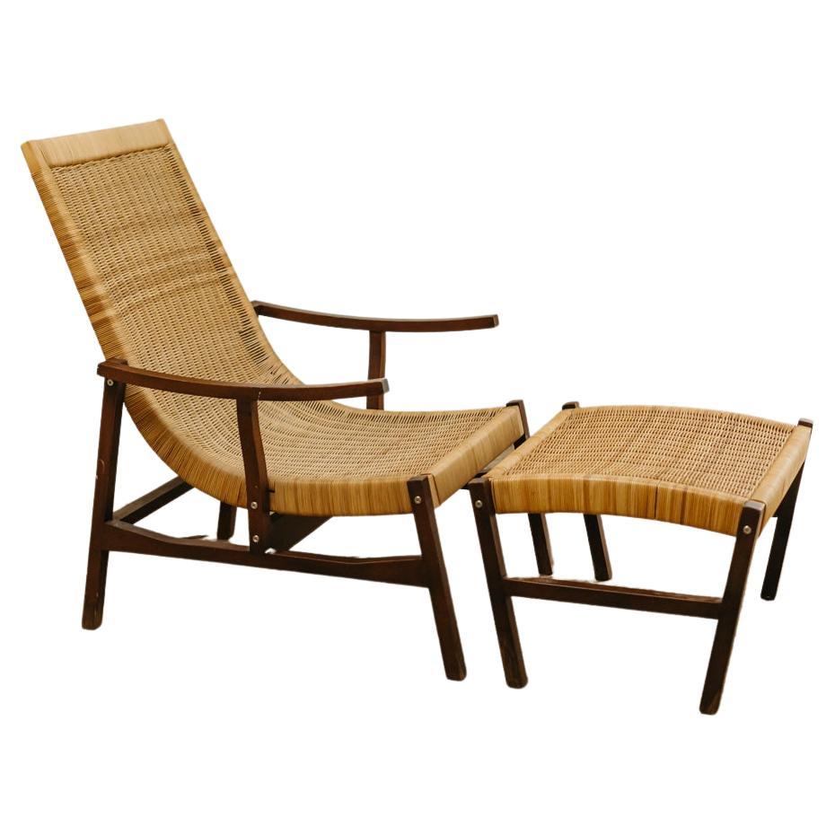 1970's Rattan Lounge Chair and Its Ottoman For Sale