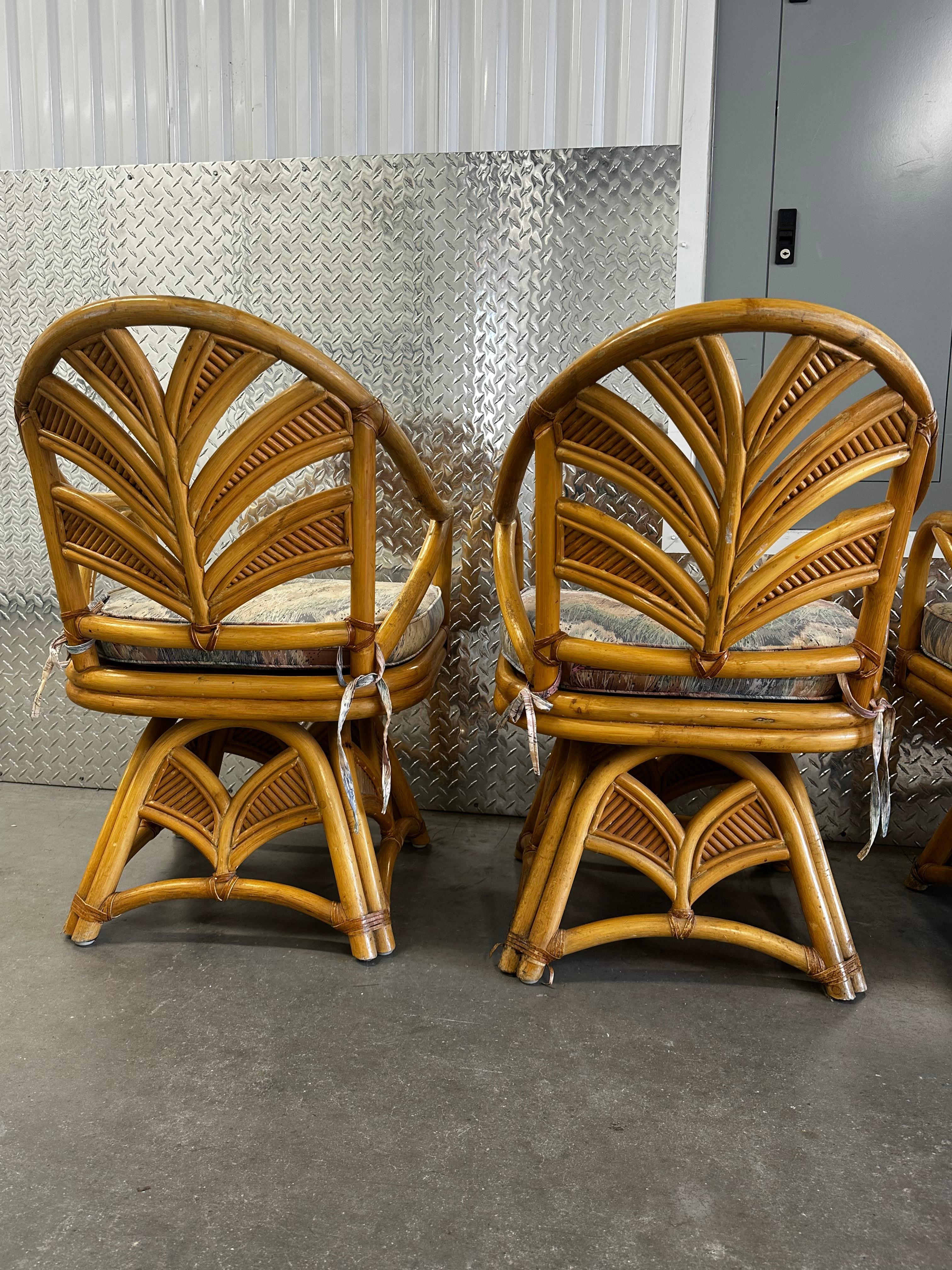 1970s Rattan Palms Reed Pedestal Pastel Game Dining Swivel Chairs , Set of 4 en vente 4