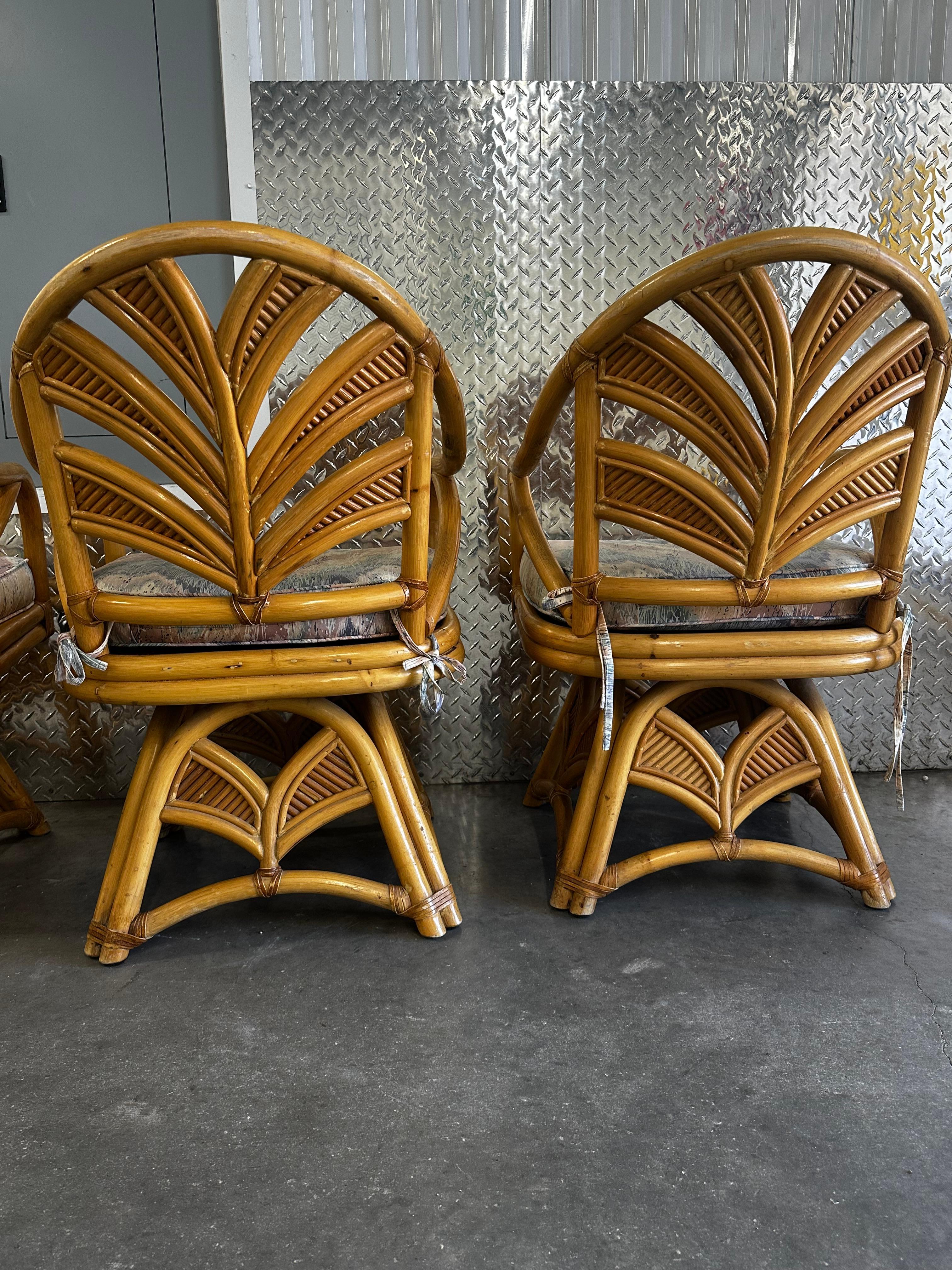 1970s Rattan Palms Reed Pedestal Pastel Game Dining Swivel Chairs , Set of 4 en vente 5