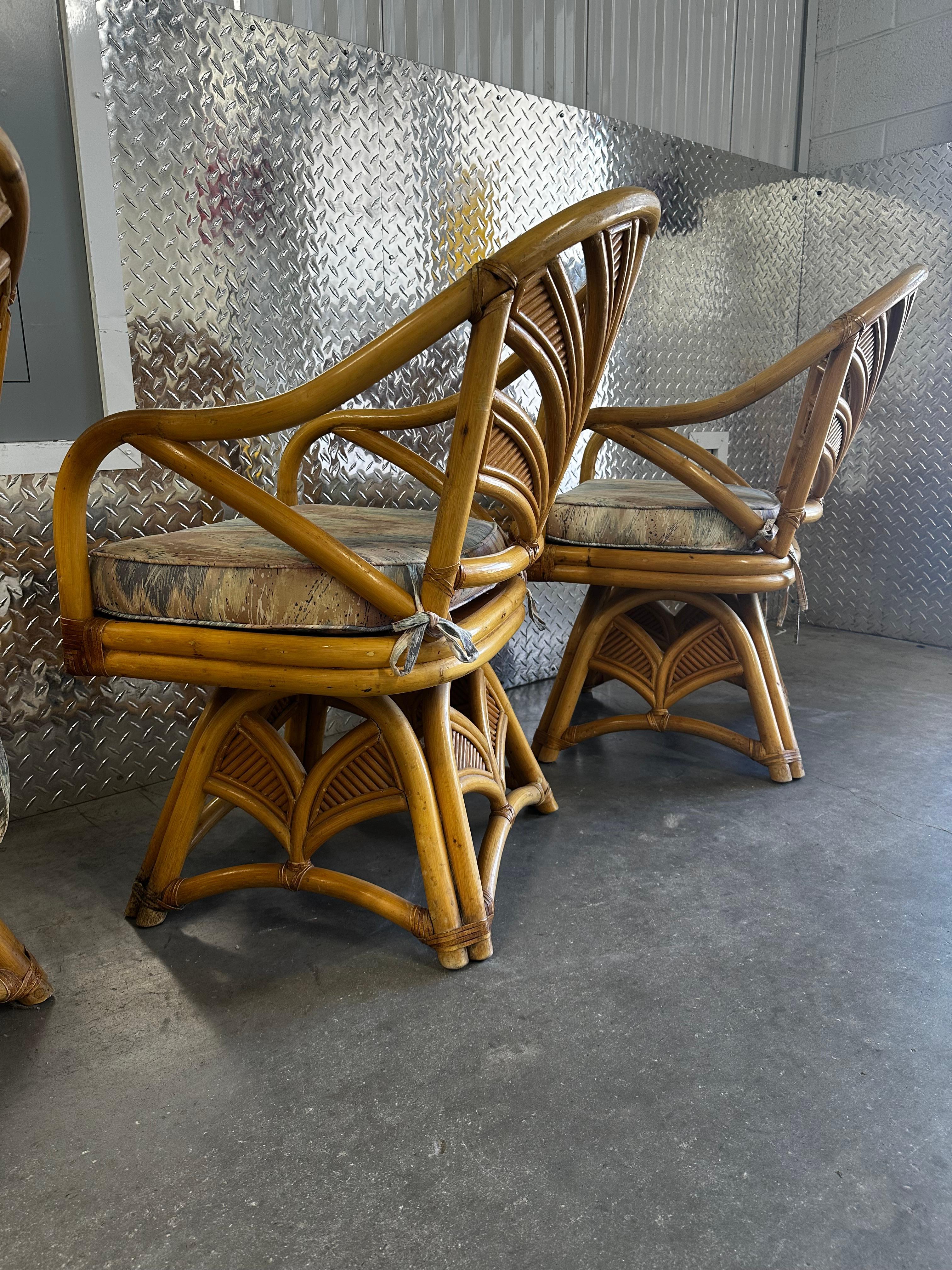 1970s Rattan Palms Reed Pedestal Pastel Game Dining Swivel Chairs , Set of 4 en vente 6