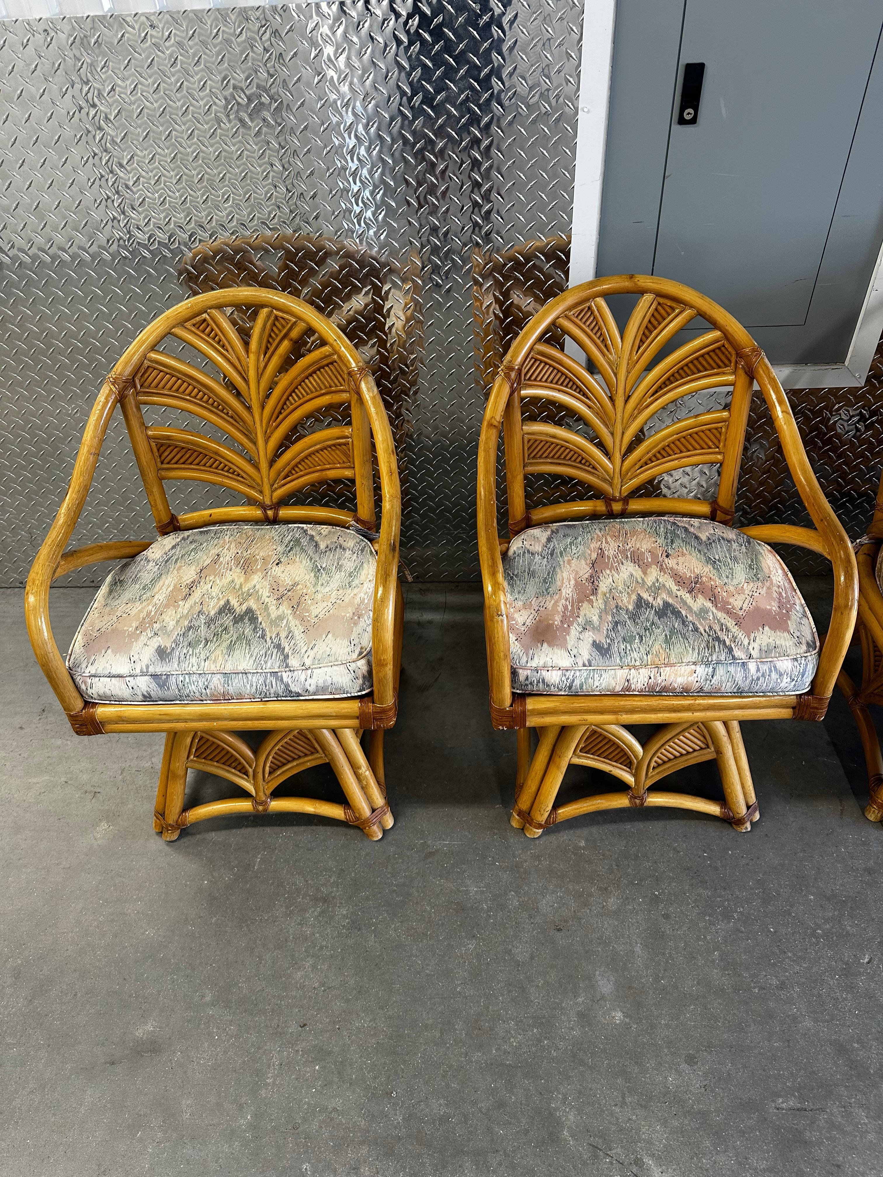 Tissu d'ameublement 1970s Rattan Palms Reed Pedestal Pastel Game Dining Swivel Chairs , Set of 4 en vente
