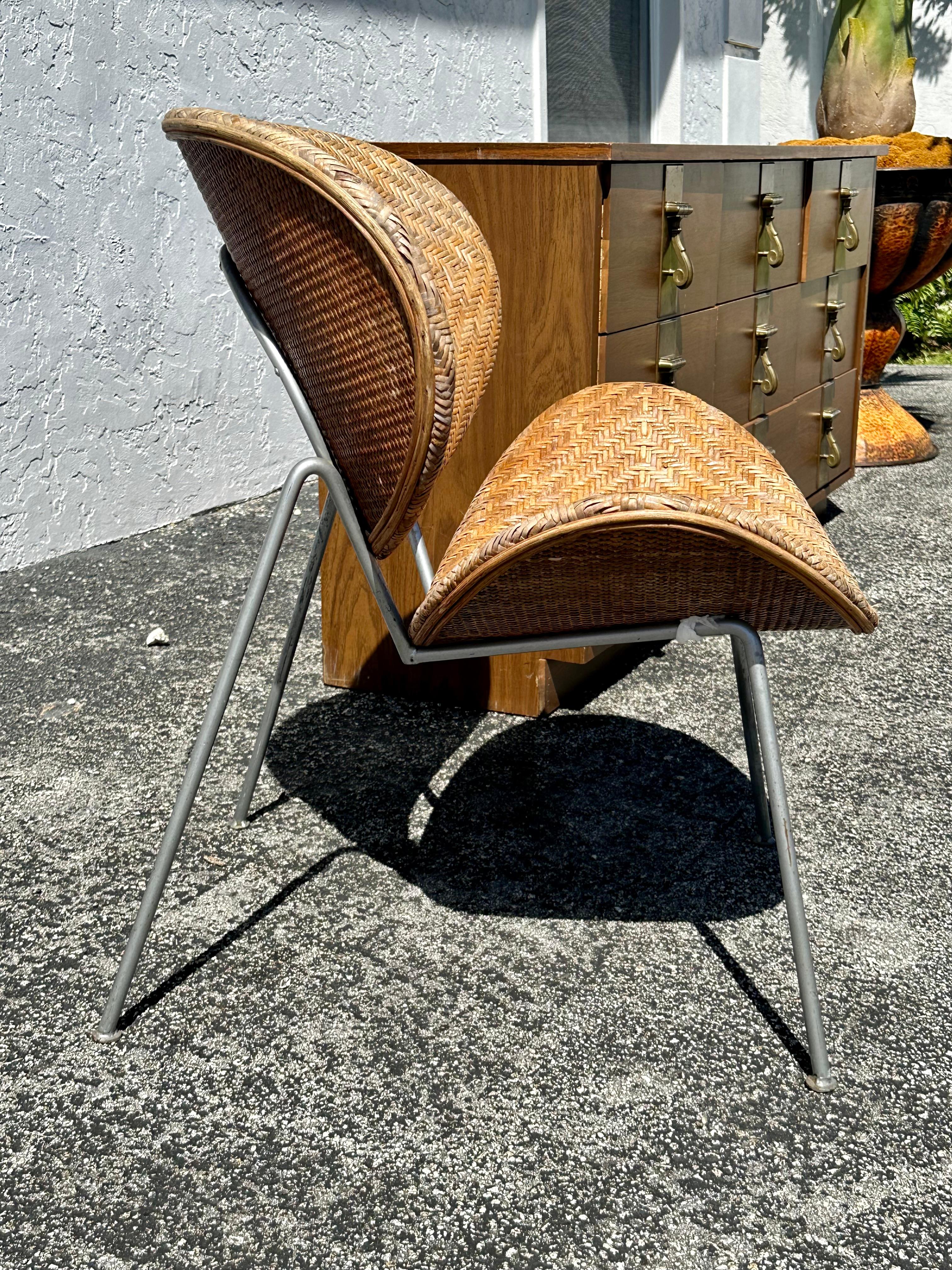 Silla de ratán Pierre Paulin naranja de los años 70 estilo slice Europeo en venta