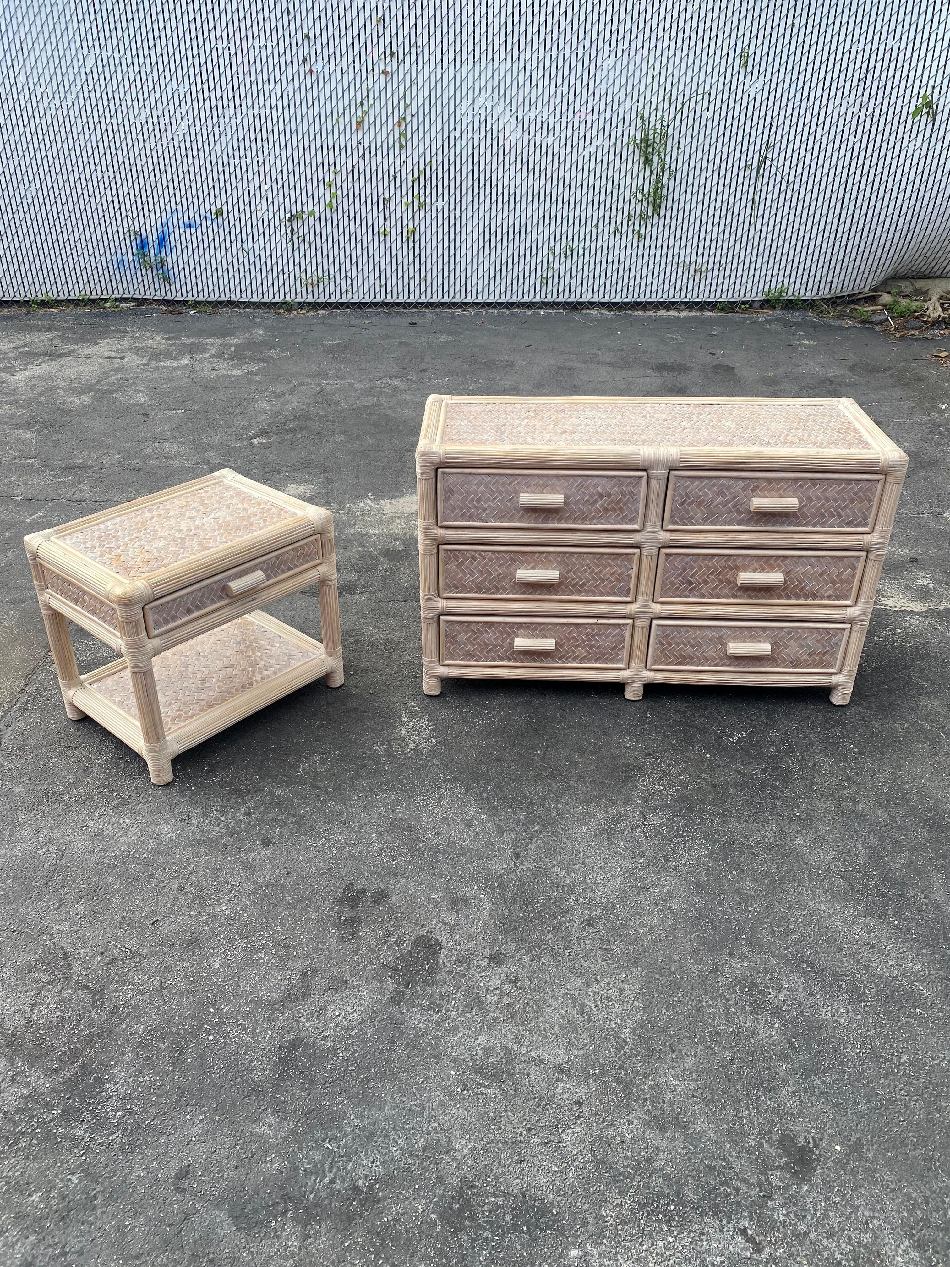 On offer on this occasion is one of the most stunning, dresser set you could hope to find. This is an ultra-rare opportunity to acquire what is, unequivocally, the best of the best, it being a most spectacular and beautifully-presented dresser.