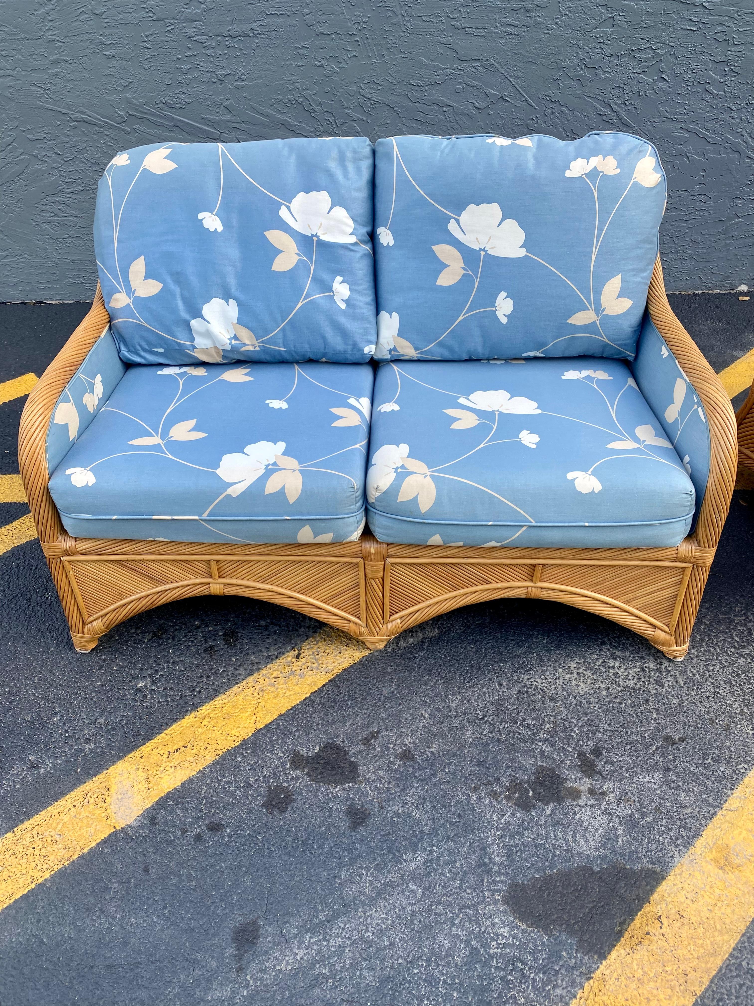 1970s Rattan Reed Sculptural Chinoiserie Style Blue White Sofa Suite, Set of 4 For Sale 4