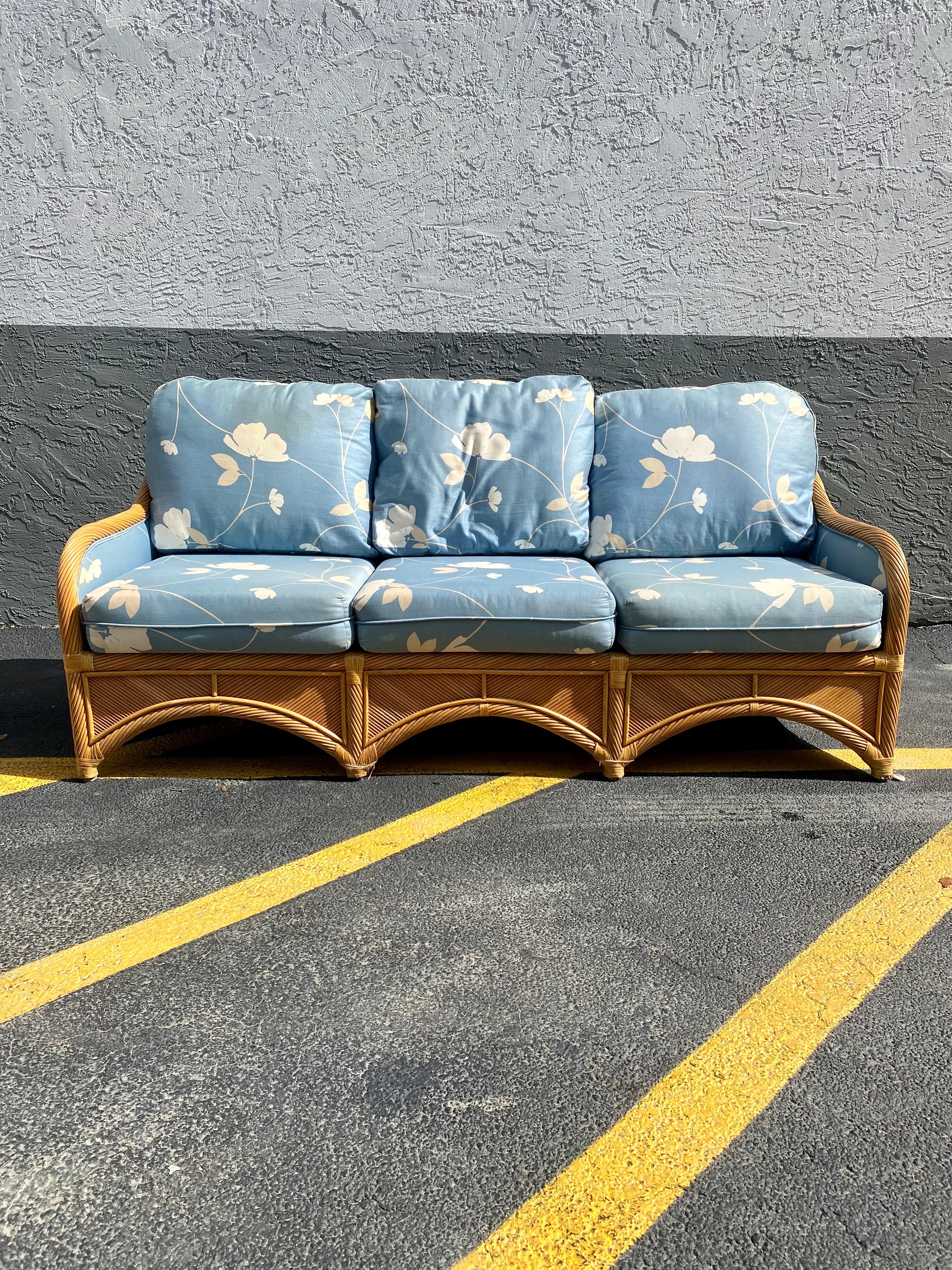 1970s Rattan Reed Sculptural Chinoiserie Style Blue White Sofa Suite, Set of 4 In Good Condition For Sale In Fort Lauderdale, FL