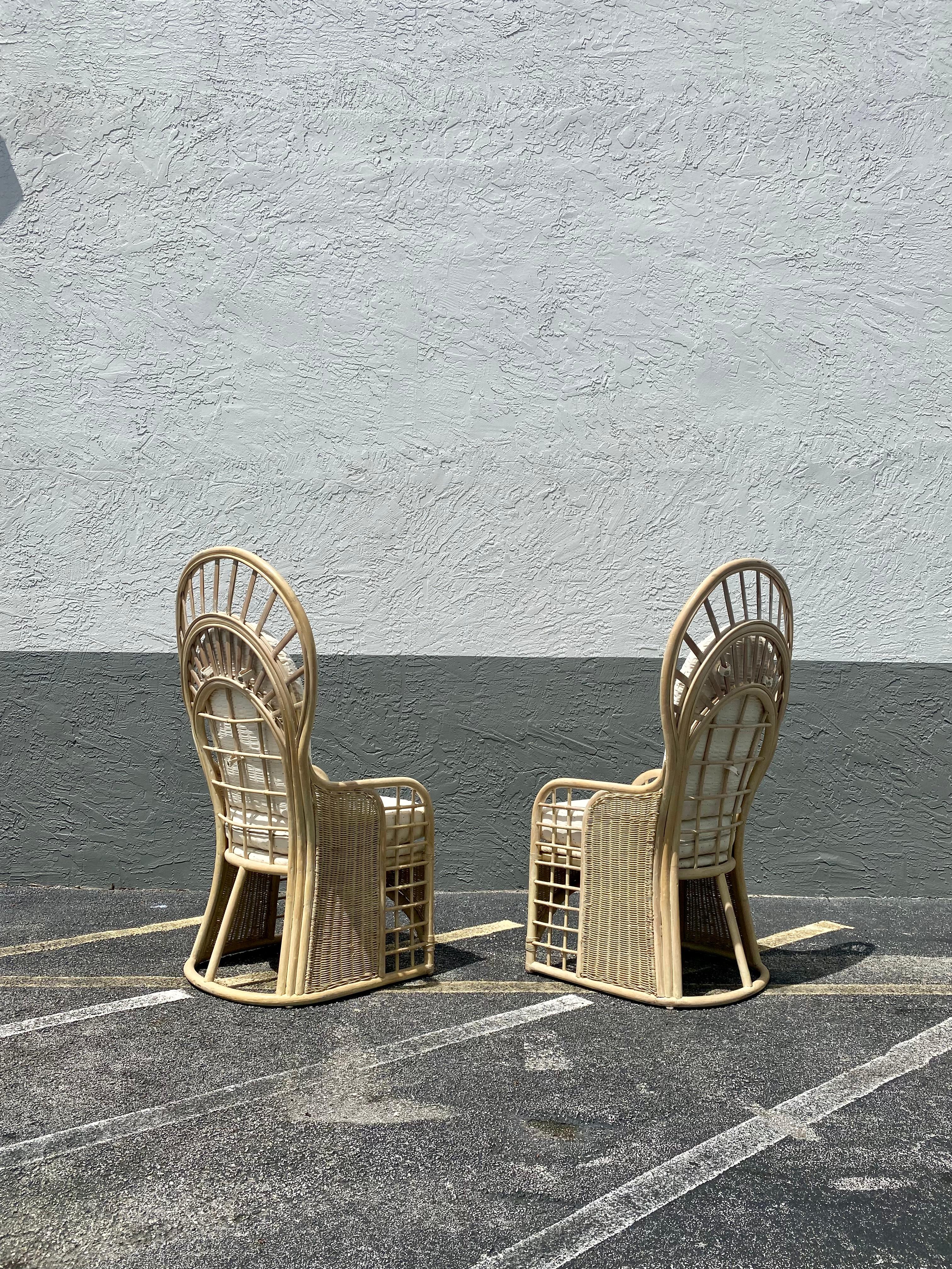 Chaises paon sculpturales en rotin des années 1970, lot de 2 Bon état - En vente à Fort Lauderdale, FL