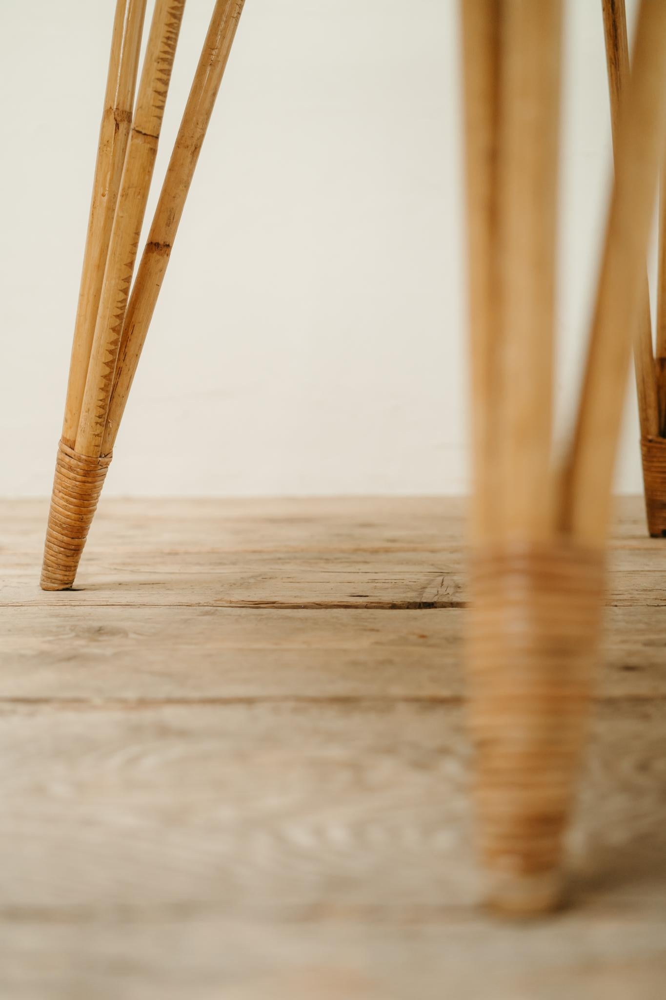 Table en rotin incrustée de carreaux vallauris d'Audoux Minet des années 1970 en vente 10