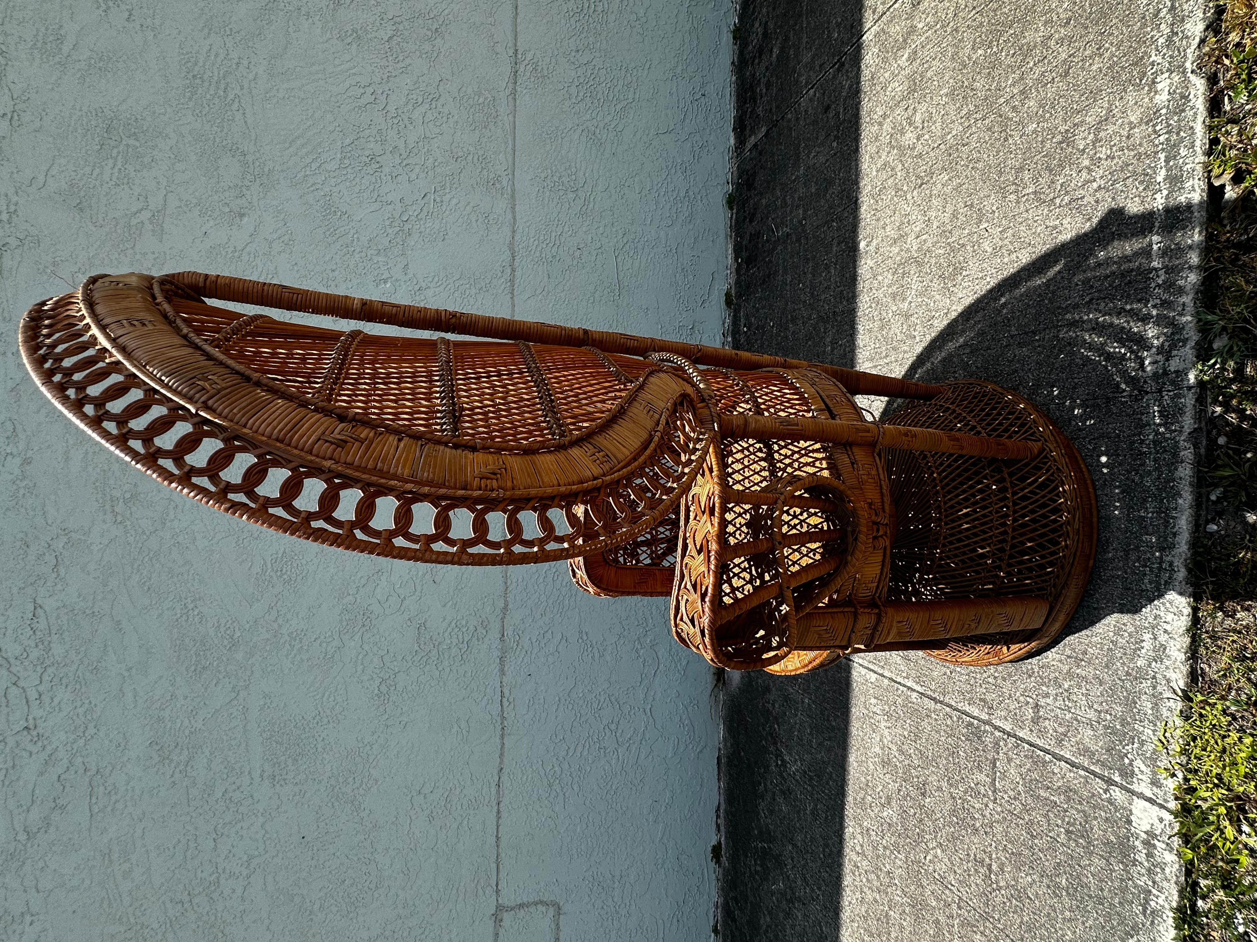 Fin du 20e siècle Chaise Emmanuelle Peacock en rotin et osier, fabriquée à la main, des années 1970 en vente