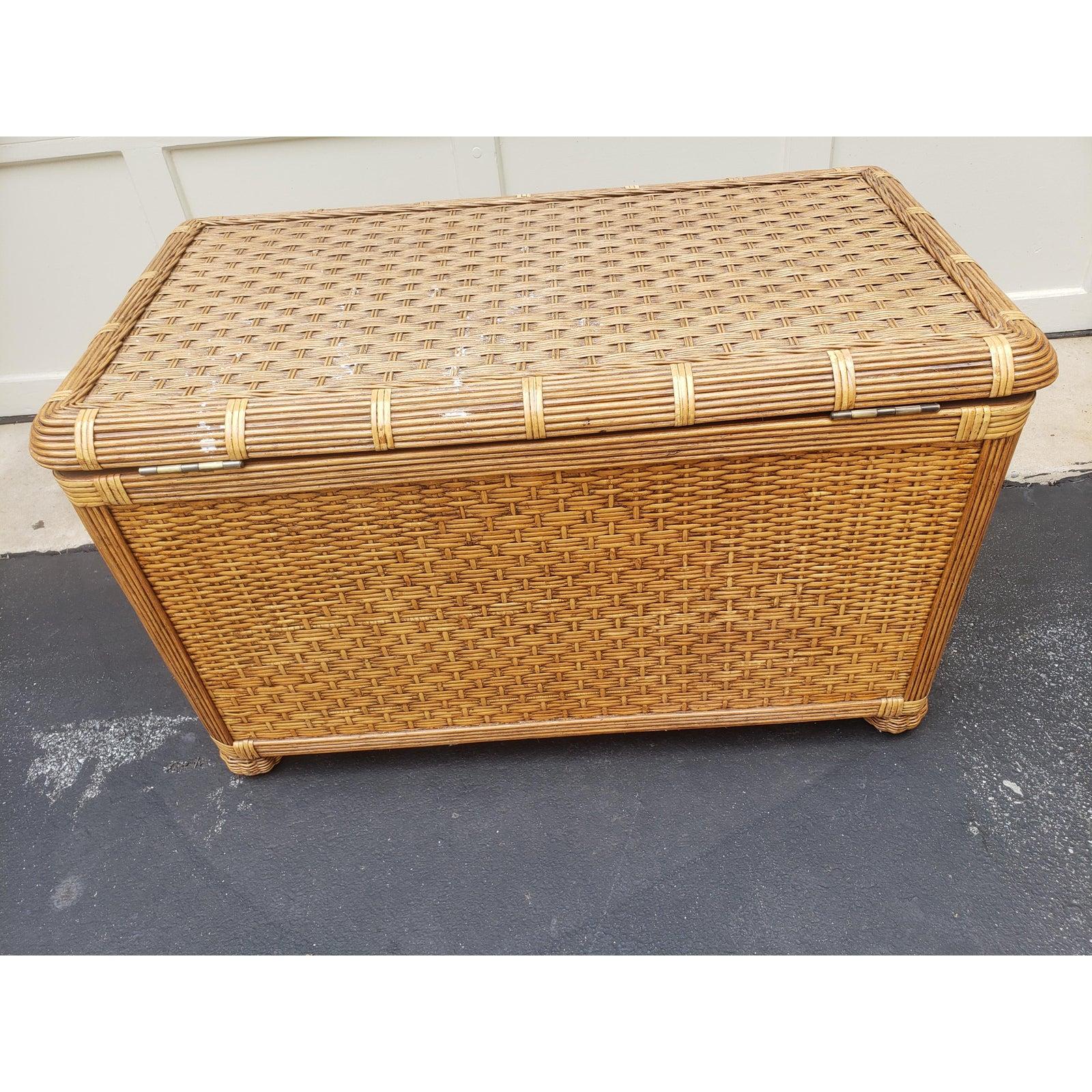1970s Rattan Wicker storage blanket chest trunk. Trunk in good condition. Measure 37