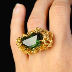 1970s Raw Tourmaline 14 Karat Yellow Textured Gold Ring
