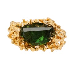 1970s Raw Tourmaline 14 Karat Yellow Textured Gold Ring