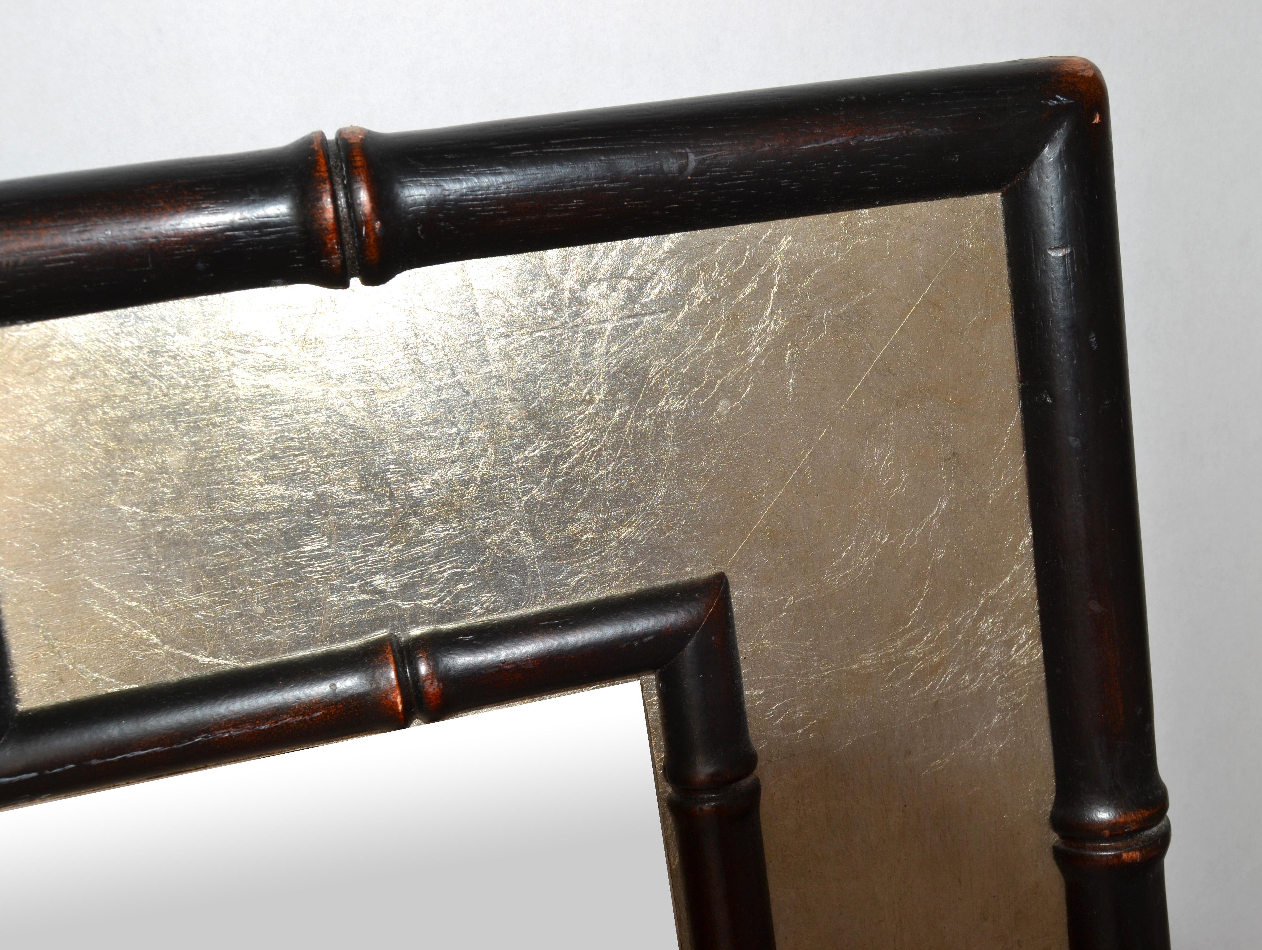 1970 Rectangle Silver and Brown Faux Bamboo Wood Wall Mirror Mid-Century Modern (Miroir mural en bois de bambou) en vente 3